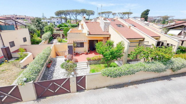 VILLINO A SCHIERA in vendita a Roma