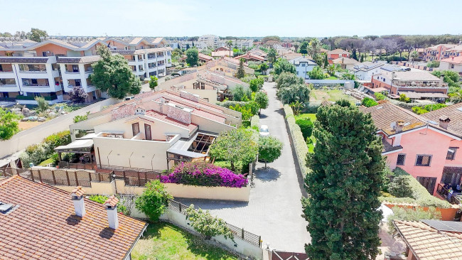 VILLINO A SCHIERA in vendita a Roma