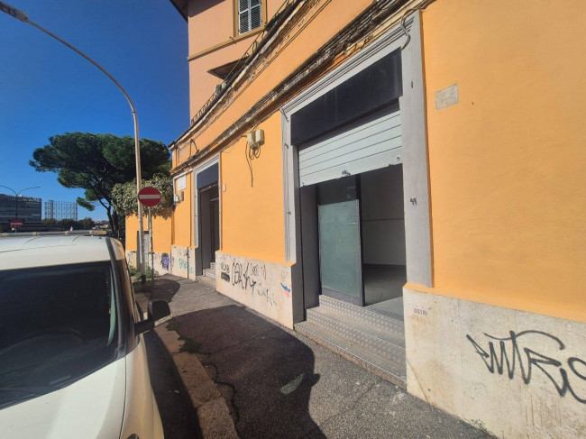 Locale commerciale in affitto a Roma
