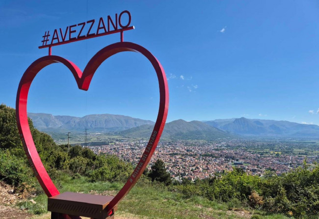 VILLA BIFAMILIARE in vendita a Avezzano
