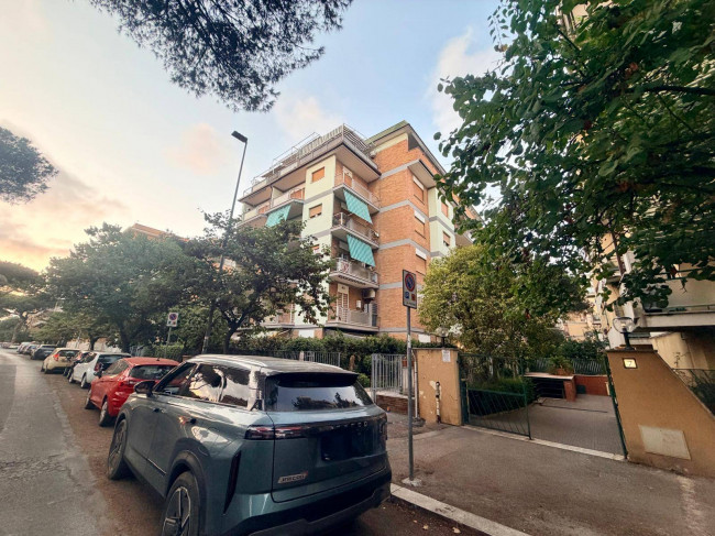 APPARTAMENTO + DI 4 LOCALI in affitto a Roma