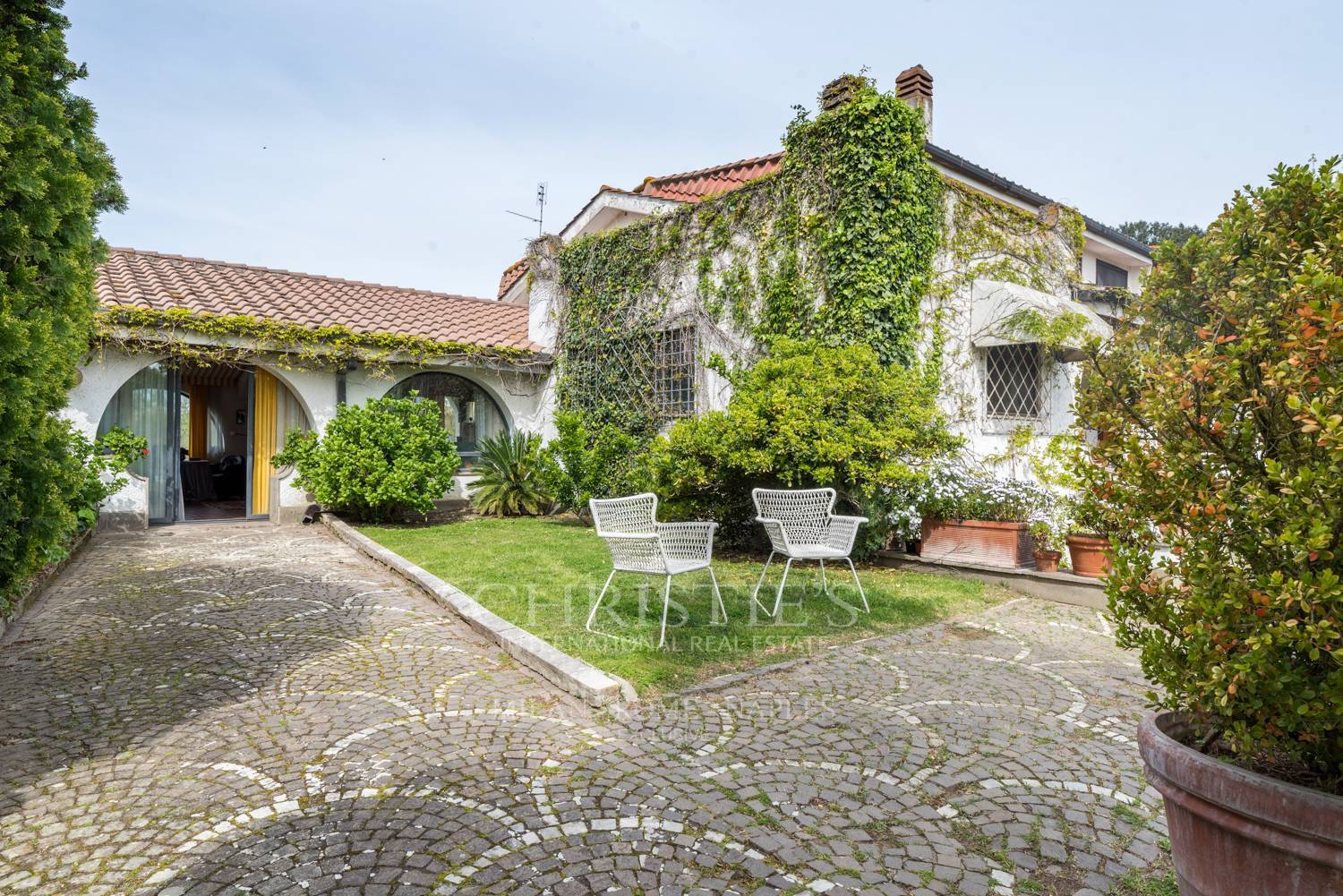 picture of Villa For Sale In Castel De Ceveri.
