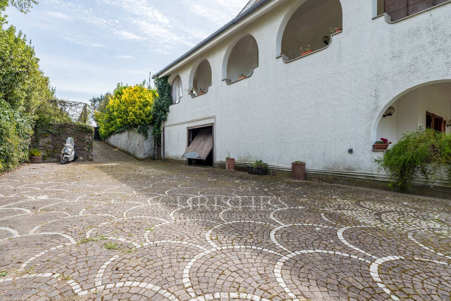 picture of Villa For Sale In Castel De Ceveri