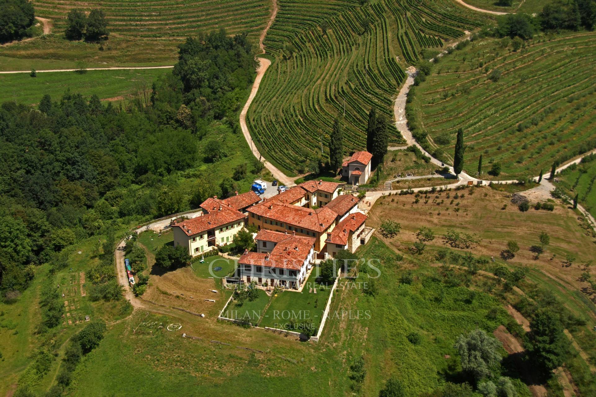 picture of Enchanting Farmhouse "galbusera Bianca"