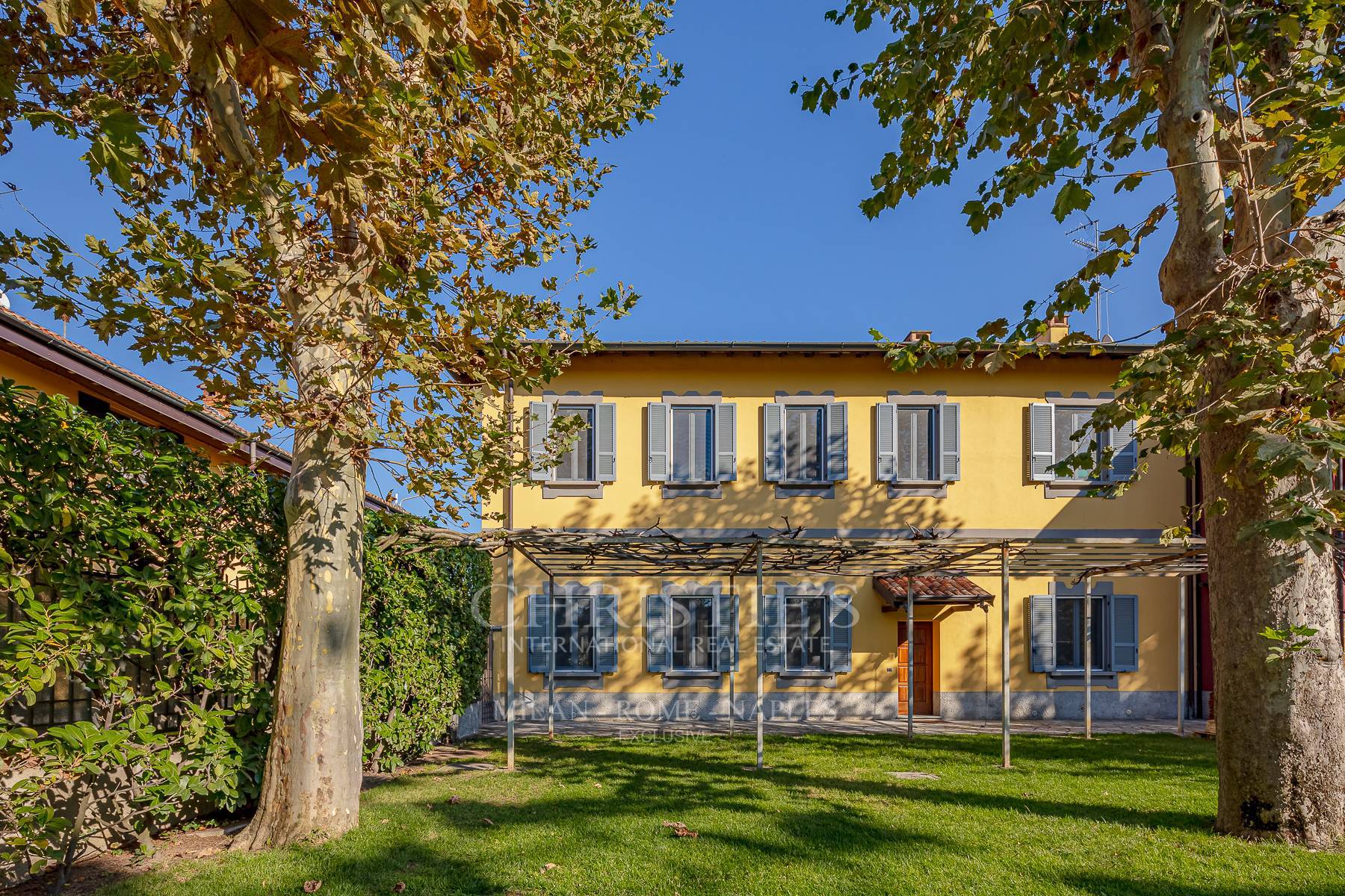 picture of Villa With Landscaped Garden 10 Minutes From Milan