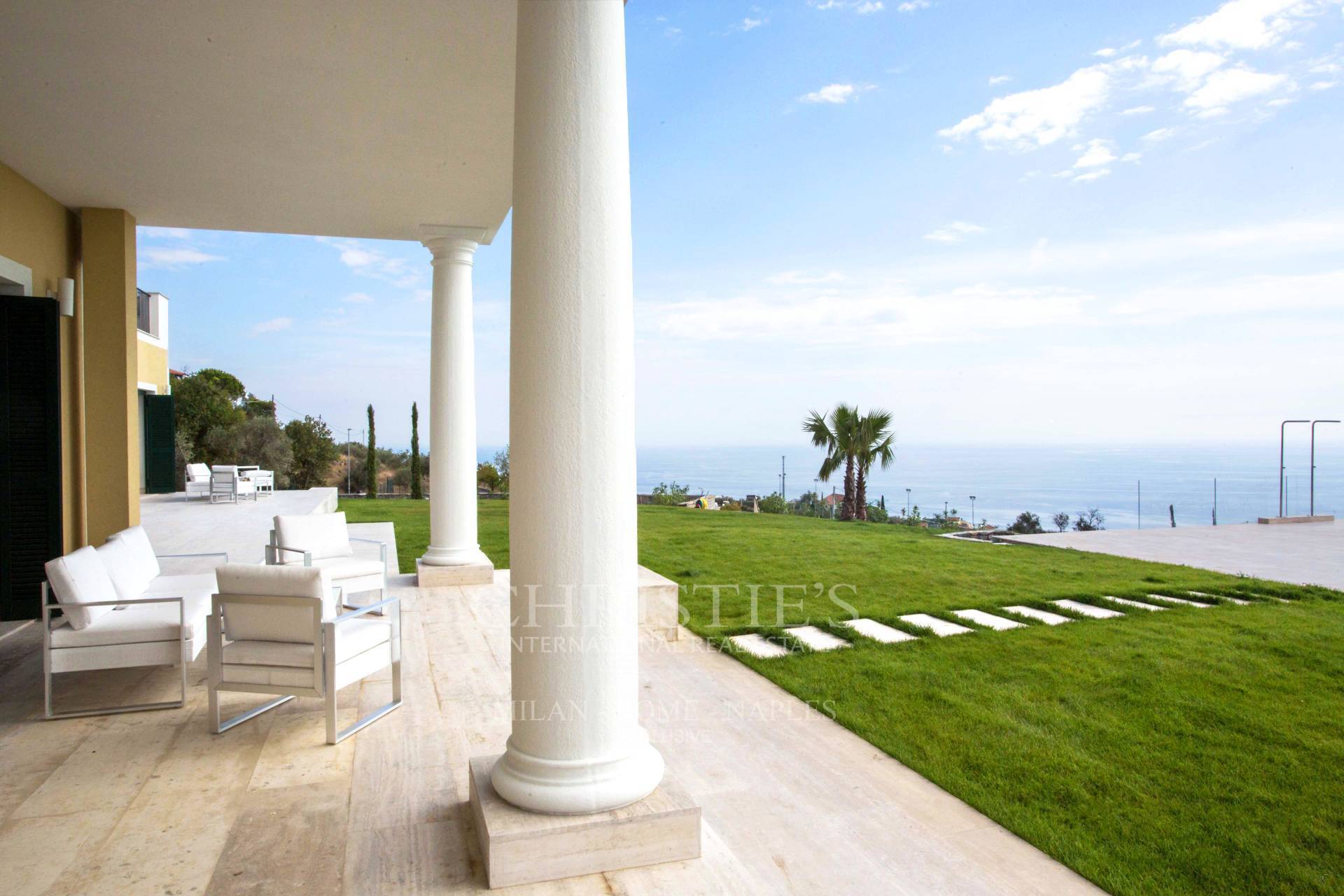 picture of Magnificent Villa Overlooking The Sea