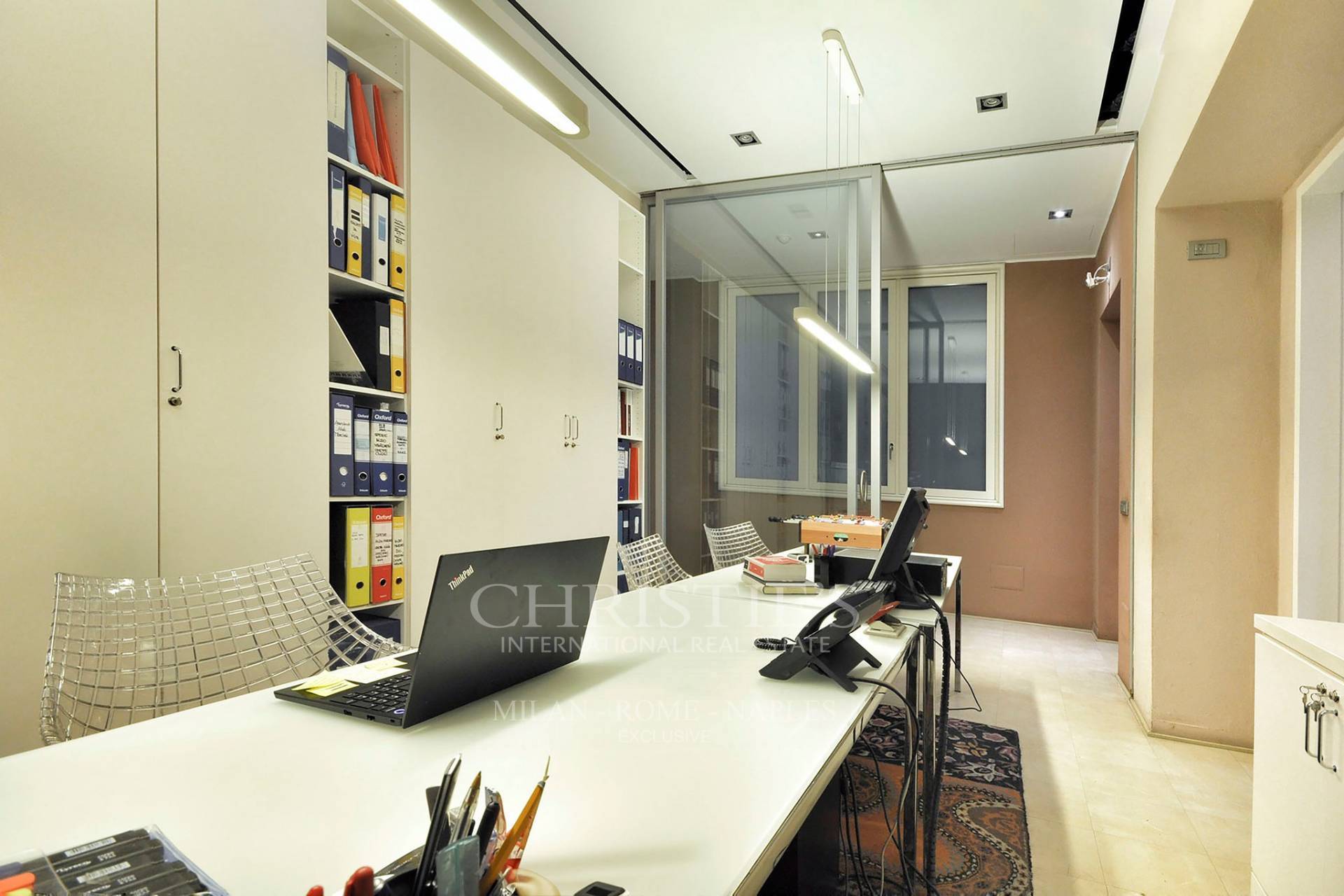 picture of Elegant Office Showroom With View Of The Duomo