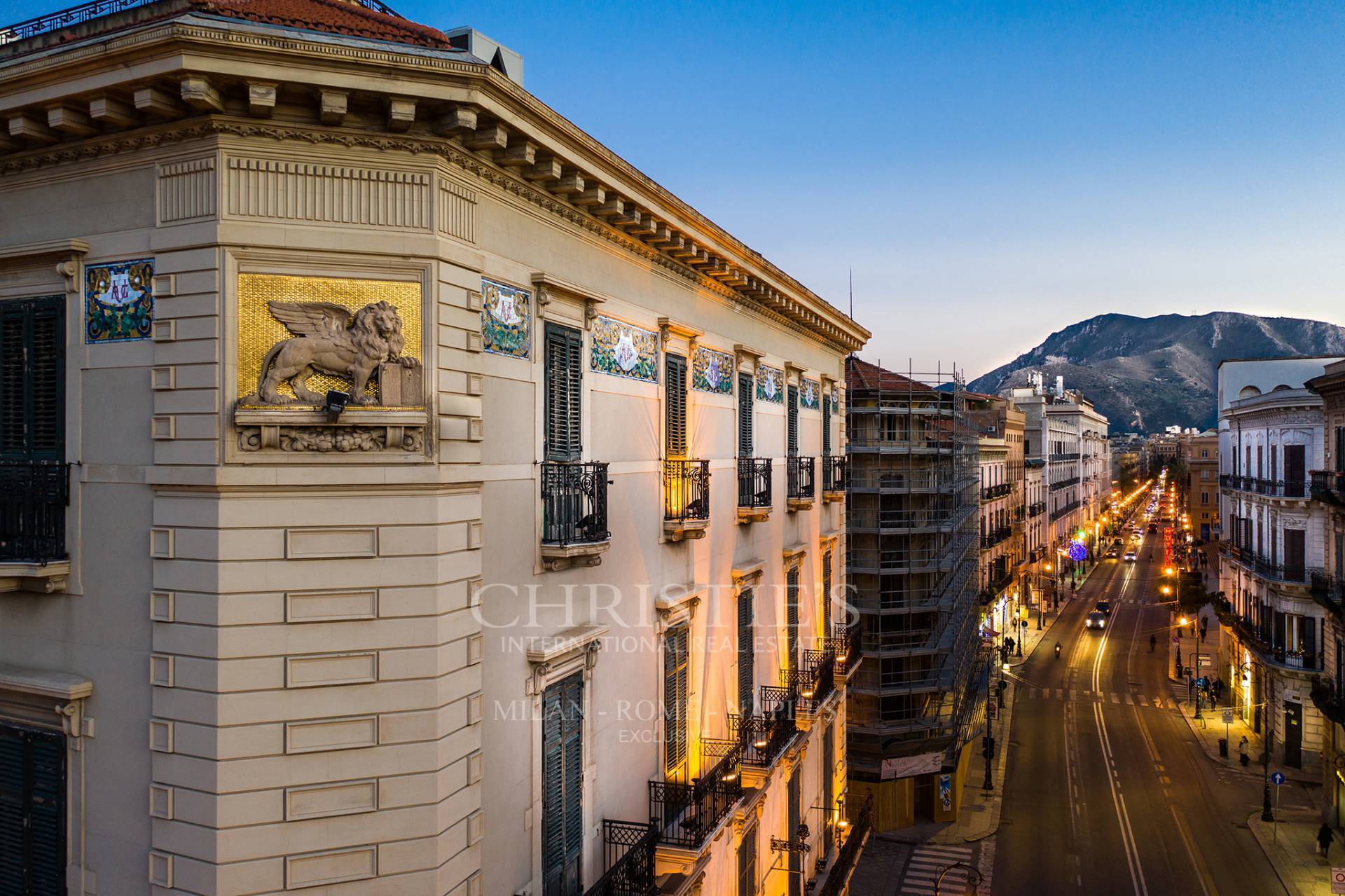 picture of Splendid Building In The Historic Center Of Palermo