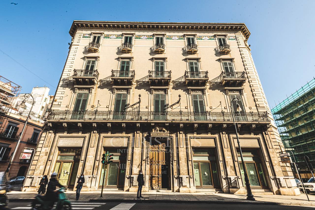 picture of Splendid Building In The Historic Center Of Palermo