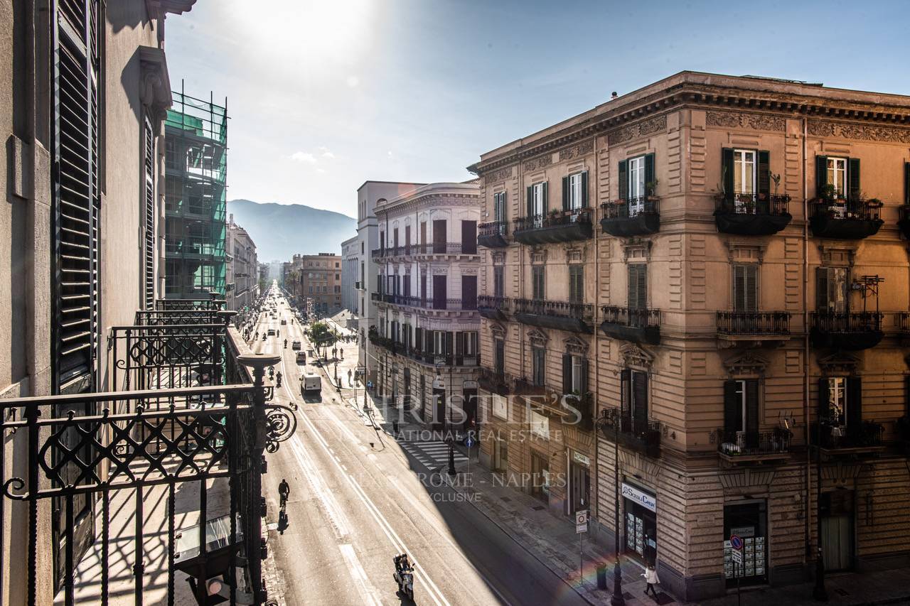 picture of Splendid Building In The Historic Center Of Palermo