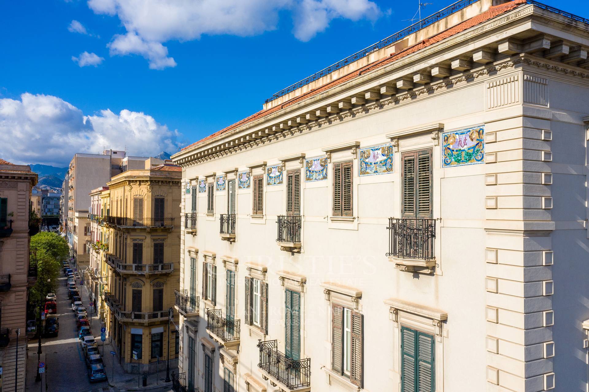 picture of Splendid Building In The Historic Center Of Palermo