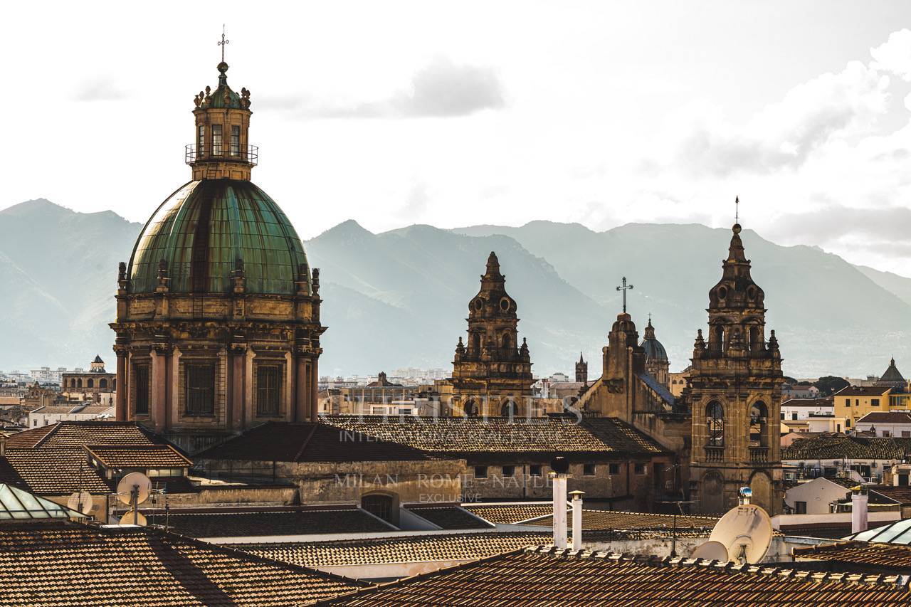 picture of Splendid Building In The Historic Center Of Palermo