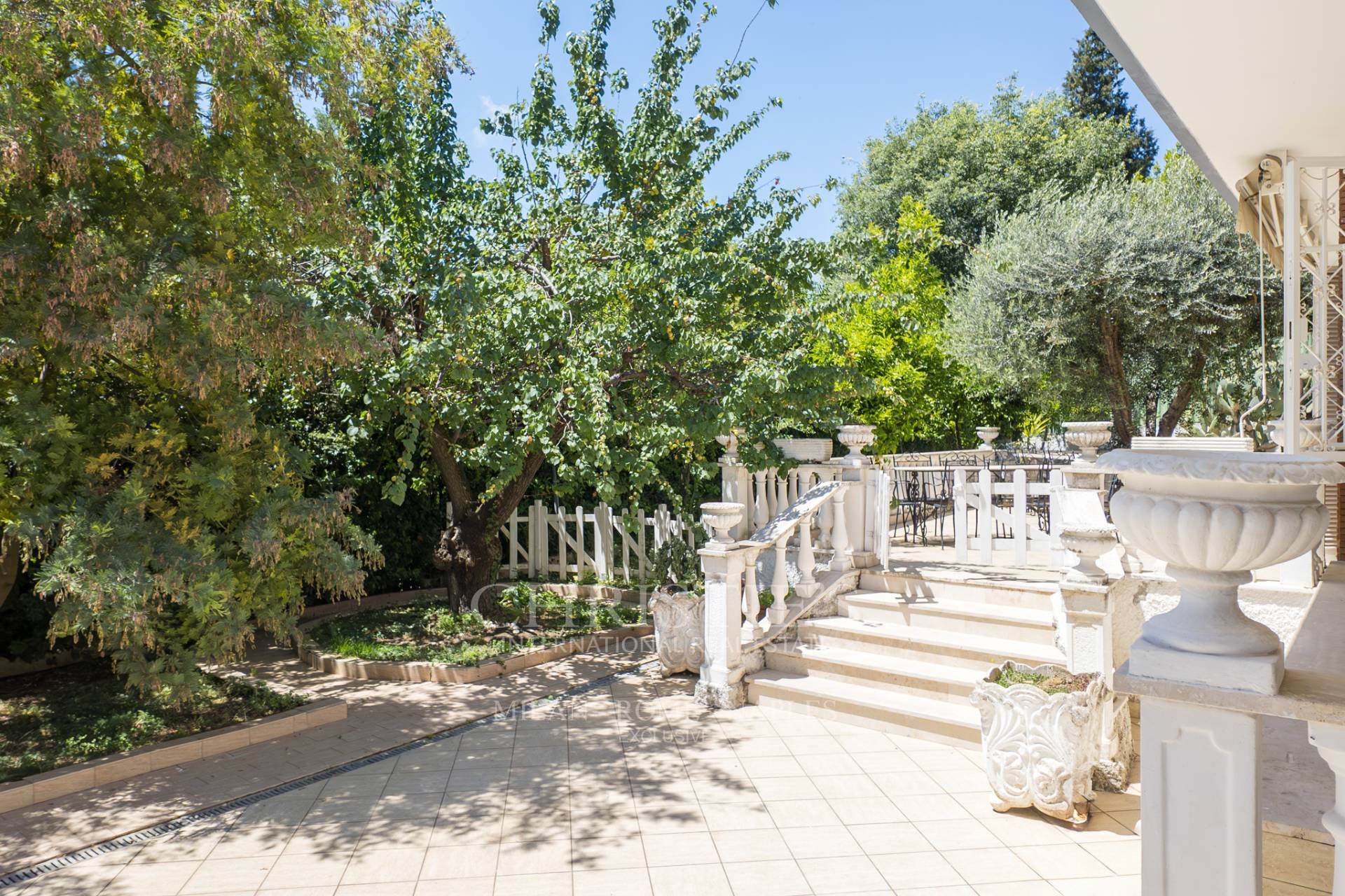 picture of Prestigious House With Beautiful Garden