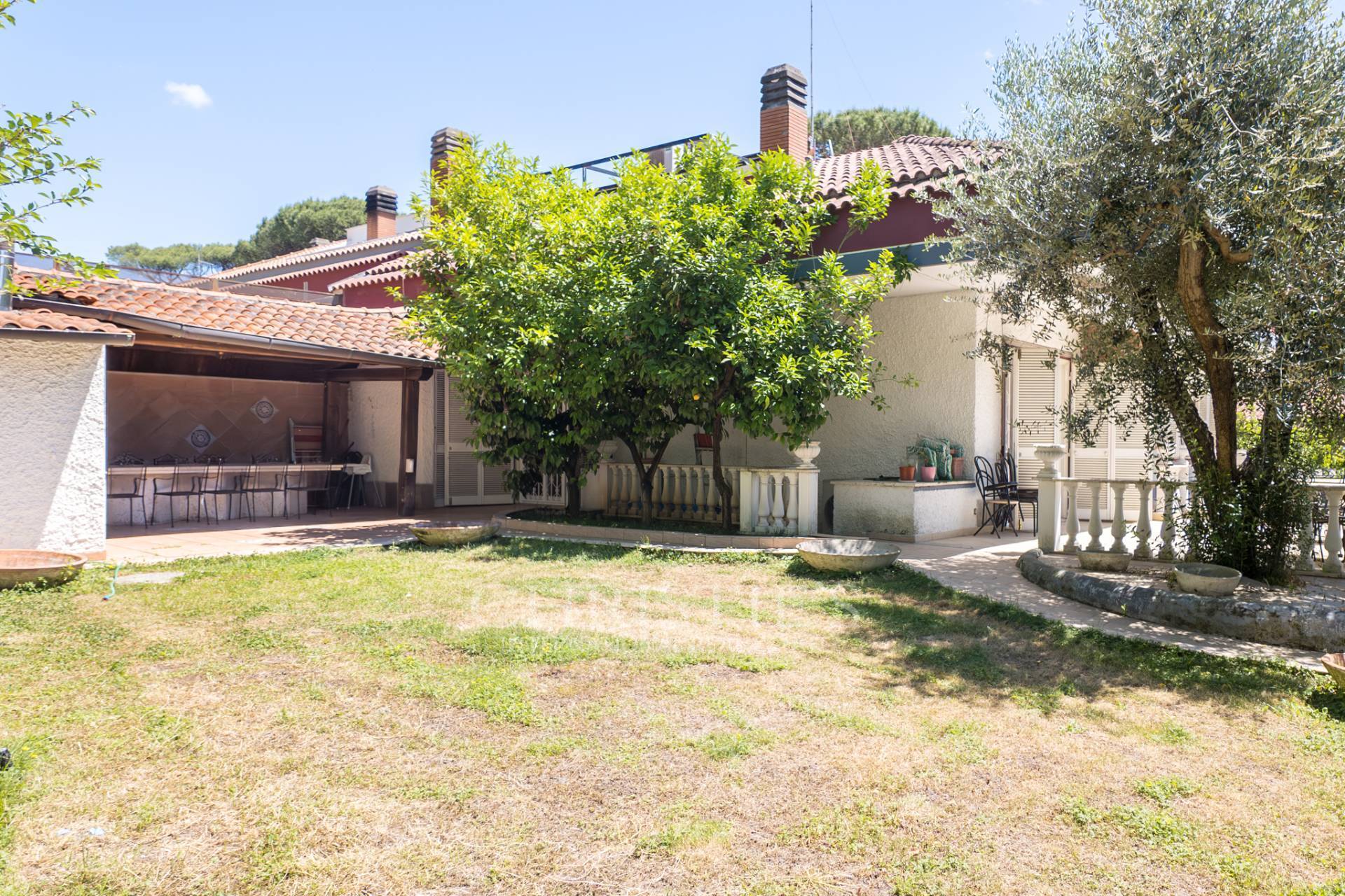 picture of Prestigious House With Beautiful Garden