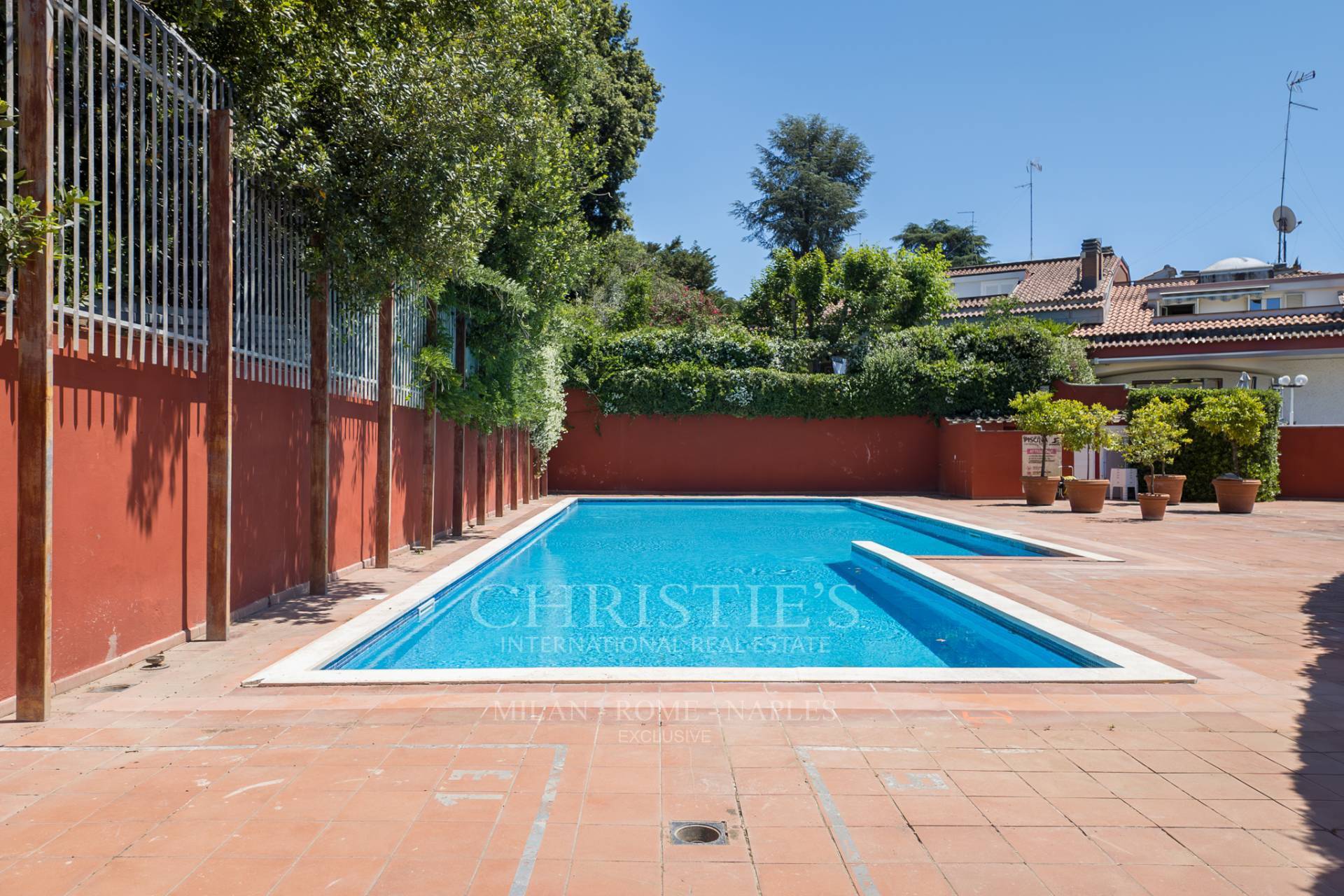 picture of Prestigious House With Beautiful Garden