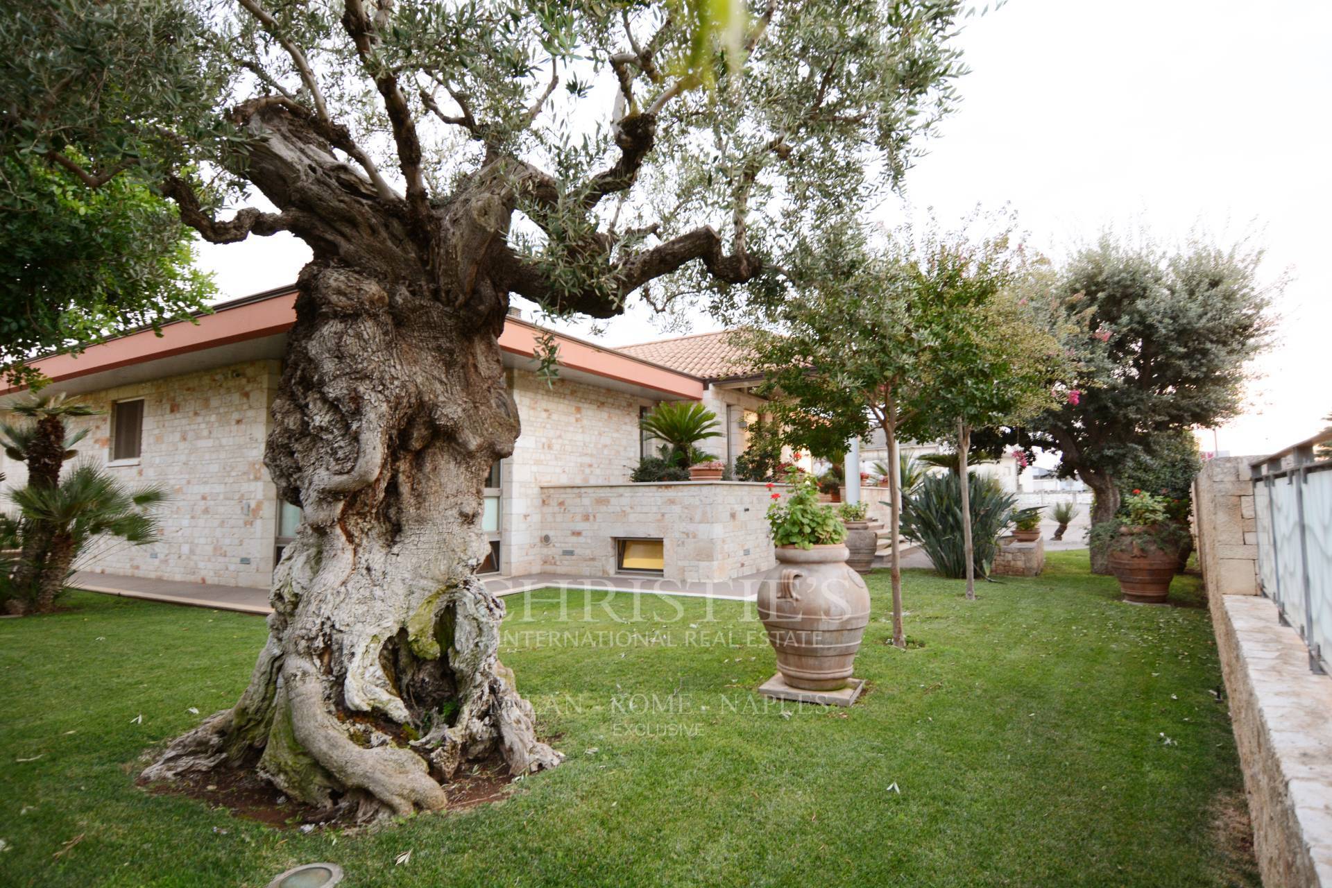 picture of Villa With Swimming Pool And Spa In Conversano