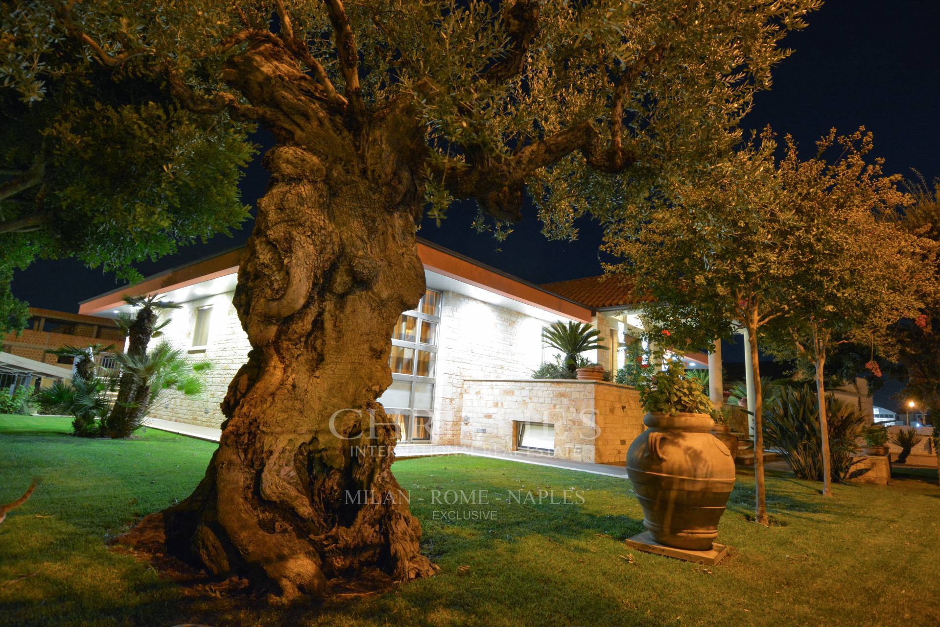 picture of Villa With Swimming Pool And Spa In Conversano