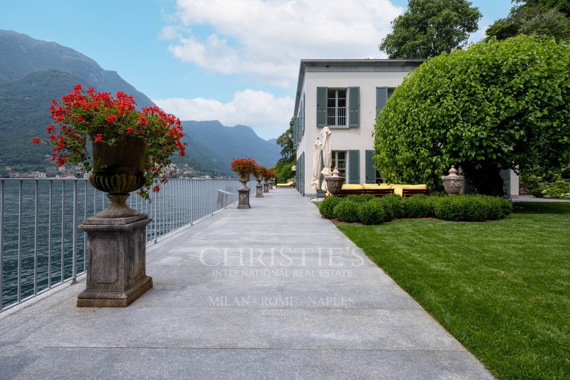 picture of Prestigious Pied-dans-l'eau Villa On Lake Como With Infinity Pool, Dock And Private Boat