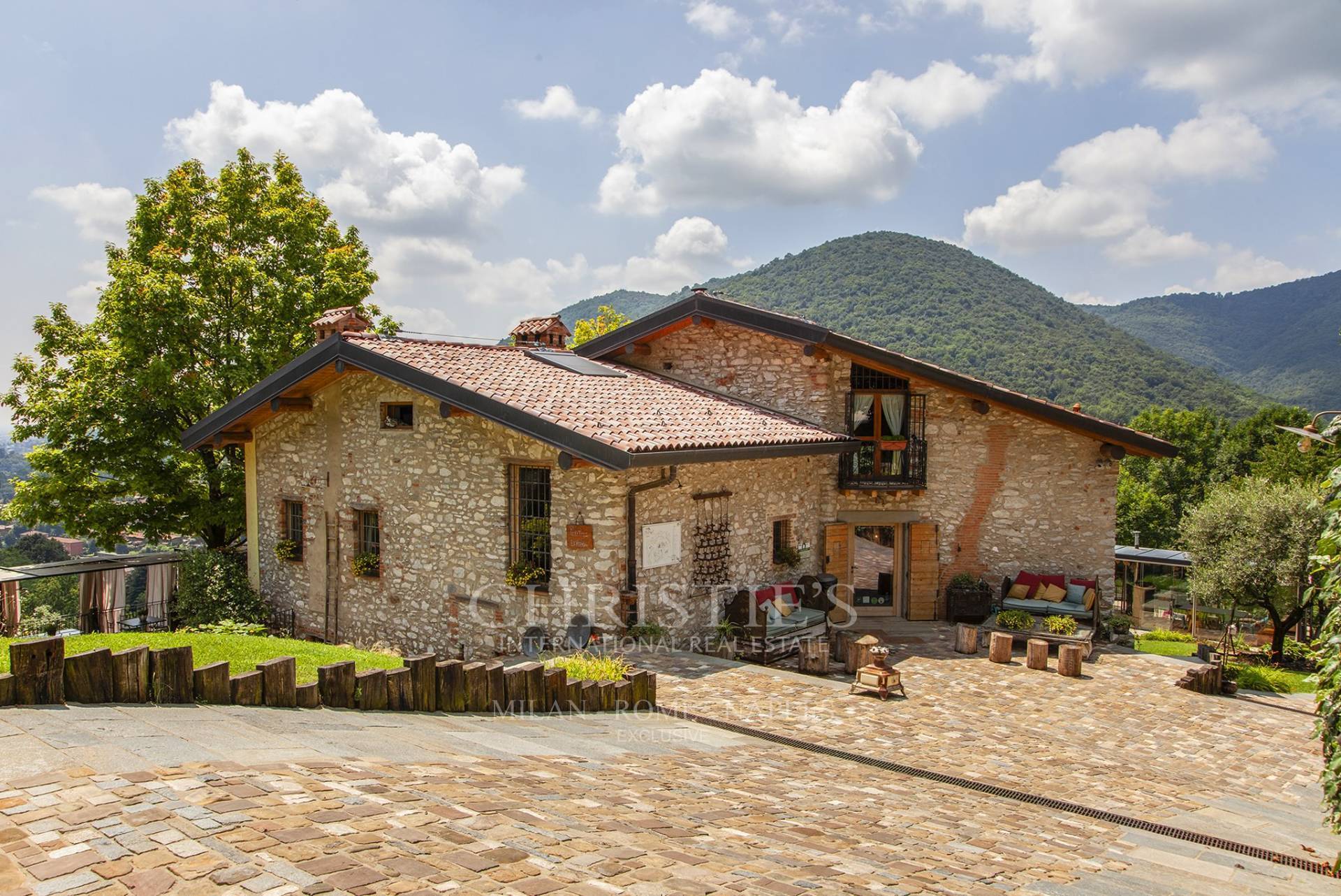 picture of Beautiful 18th-century Farmhouse In Dominant Position