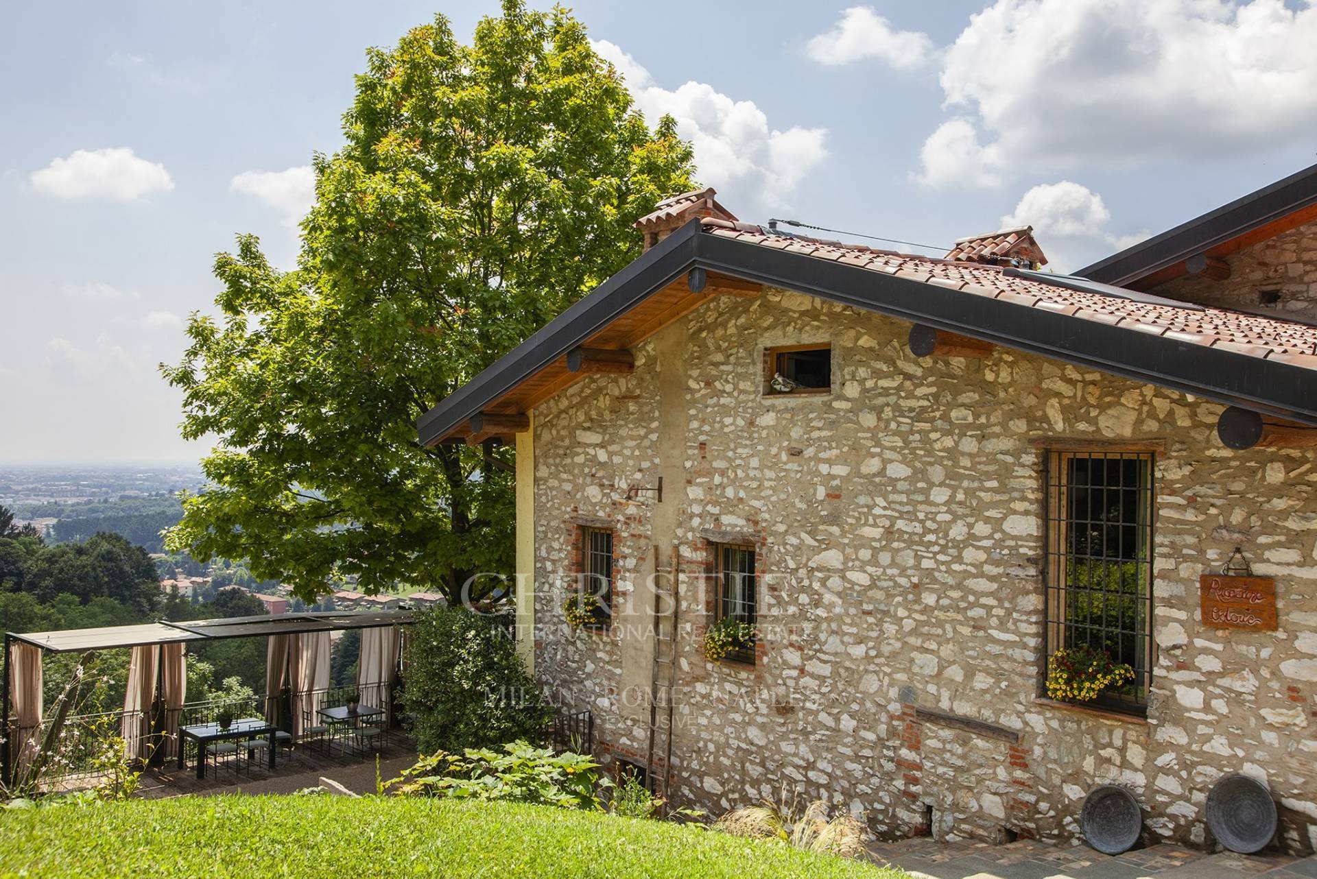 picture of Beautiful 18th-century Farmhouse In Dominant Position