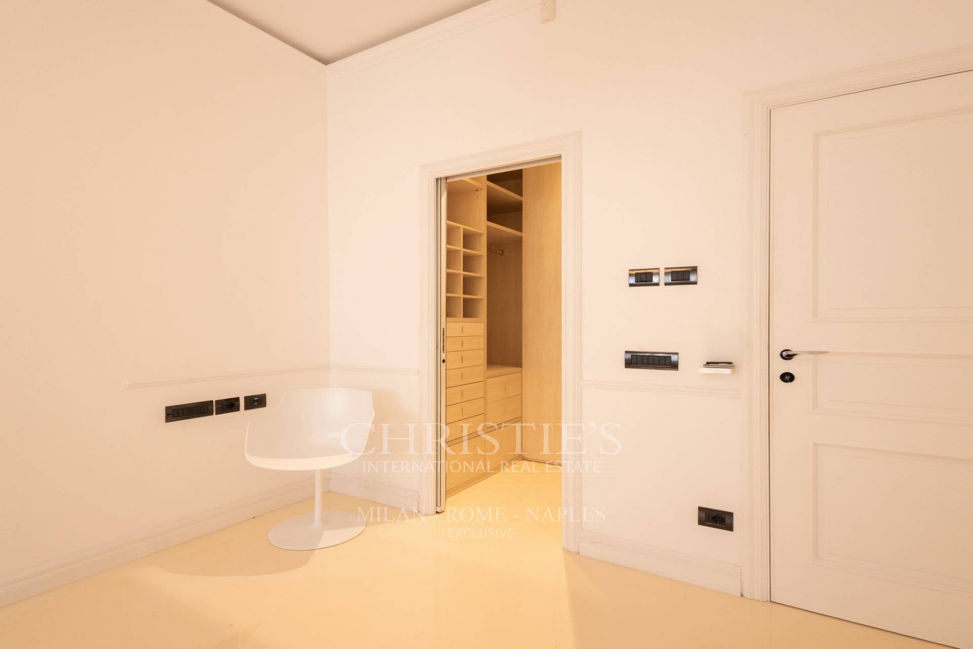 picture of Fully Furnished One-bedroom Apartment In Carrobbio Area