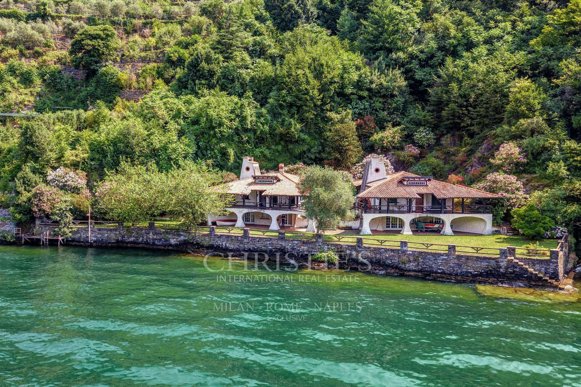 picture of Residences Pied Dans L'eau On Lake Como: Direct Contact With Water