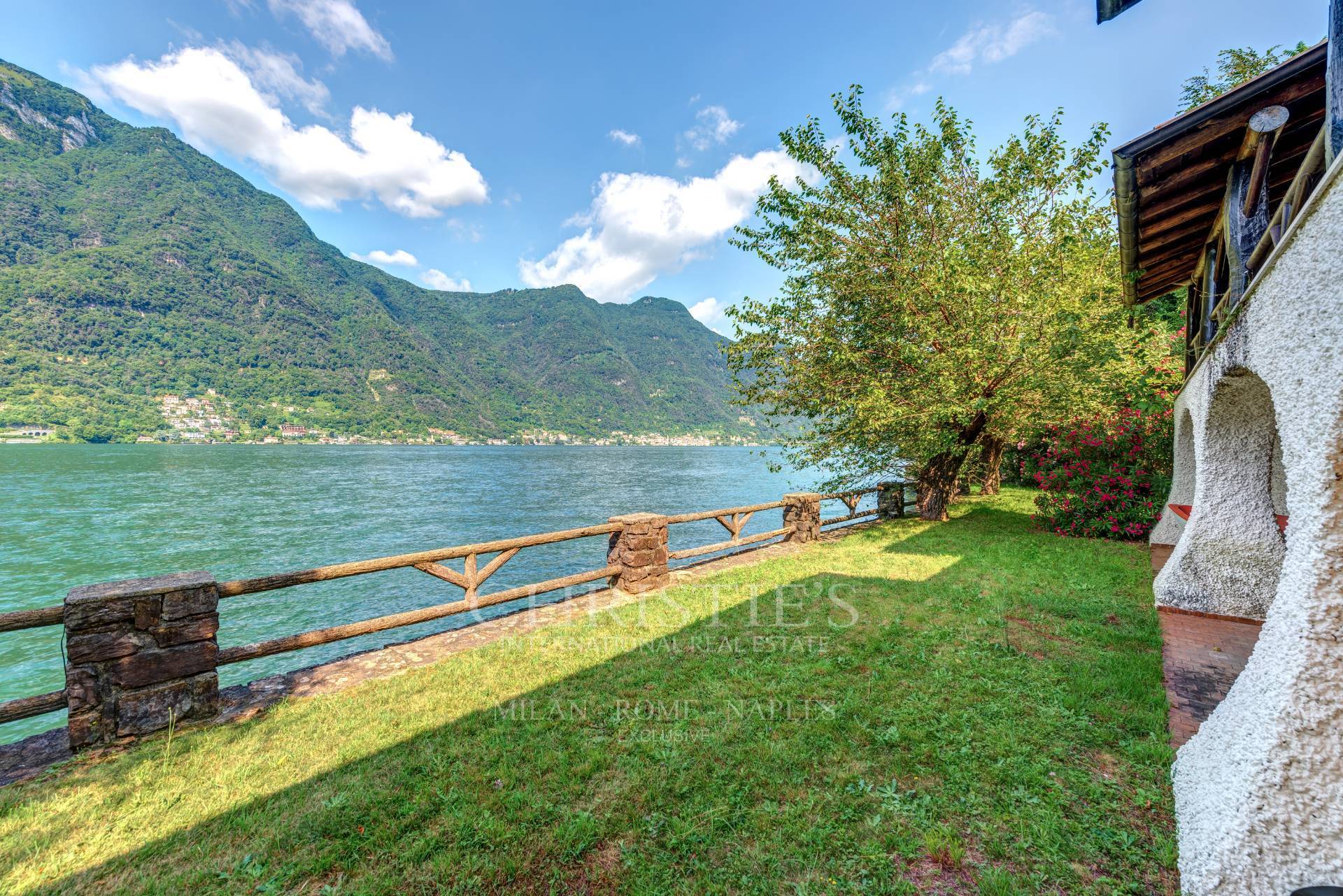 picture of Residences Pied Dans L'eau On Lake Como: Direct Contact With Water