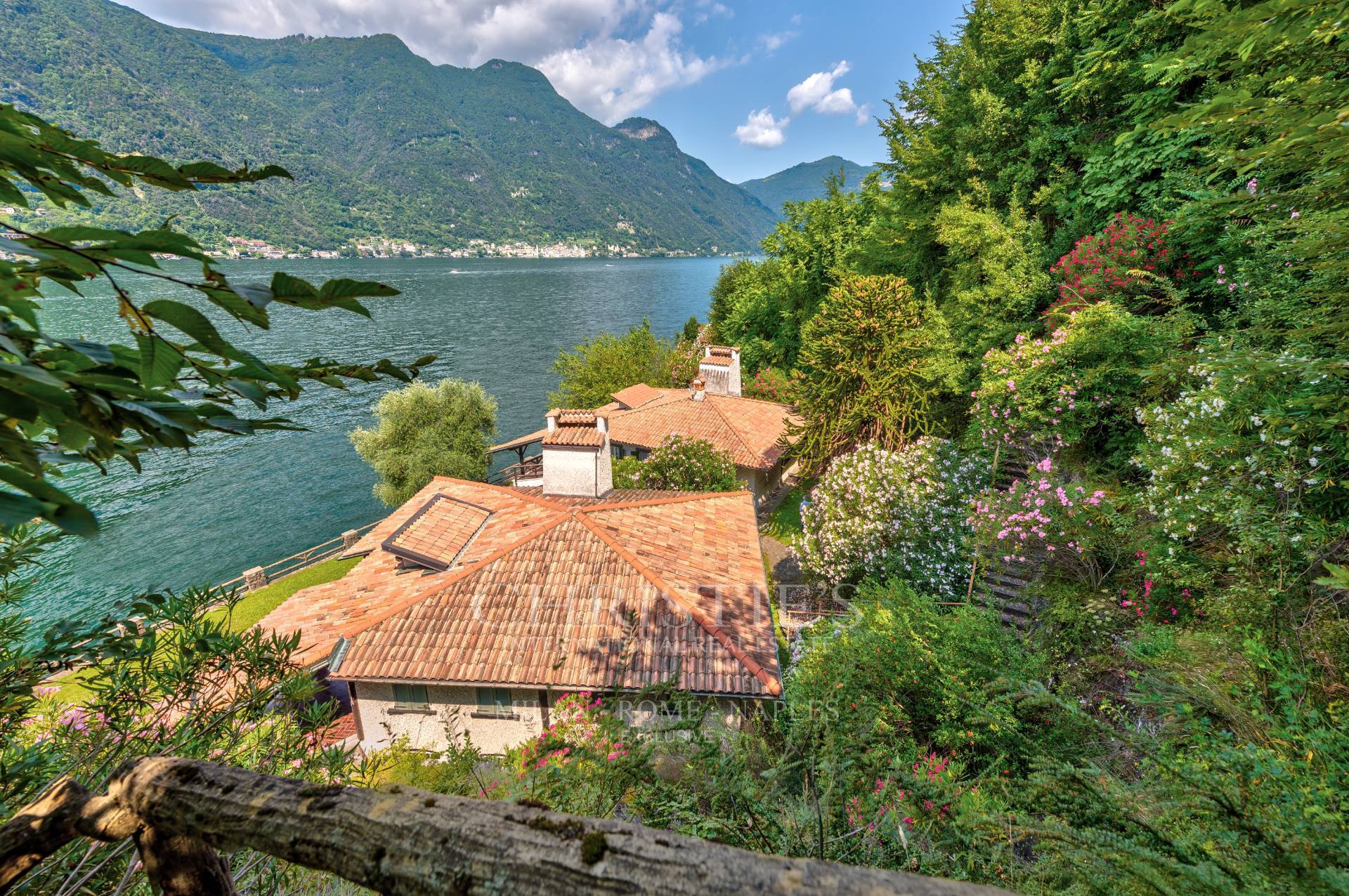 picture of Residences Pied Dans L'eau On Lake Como: Direct Contact With Water