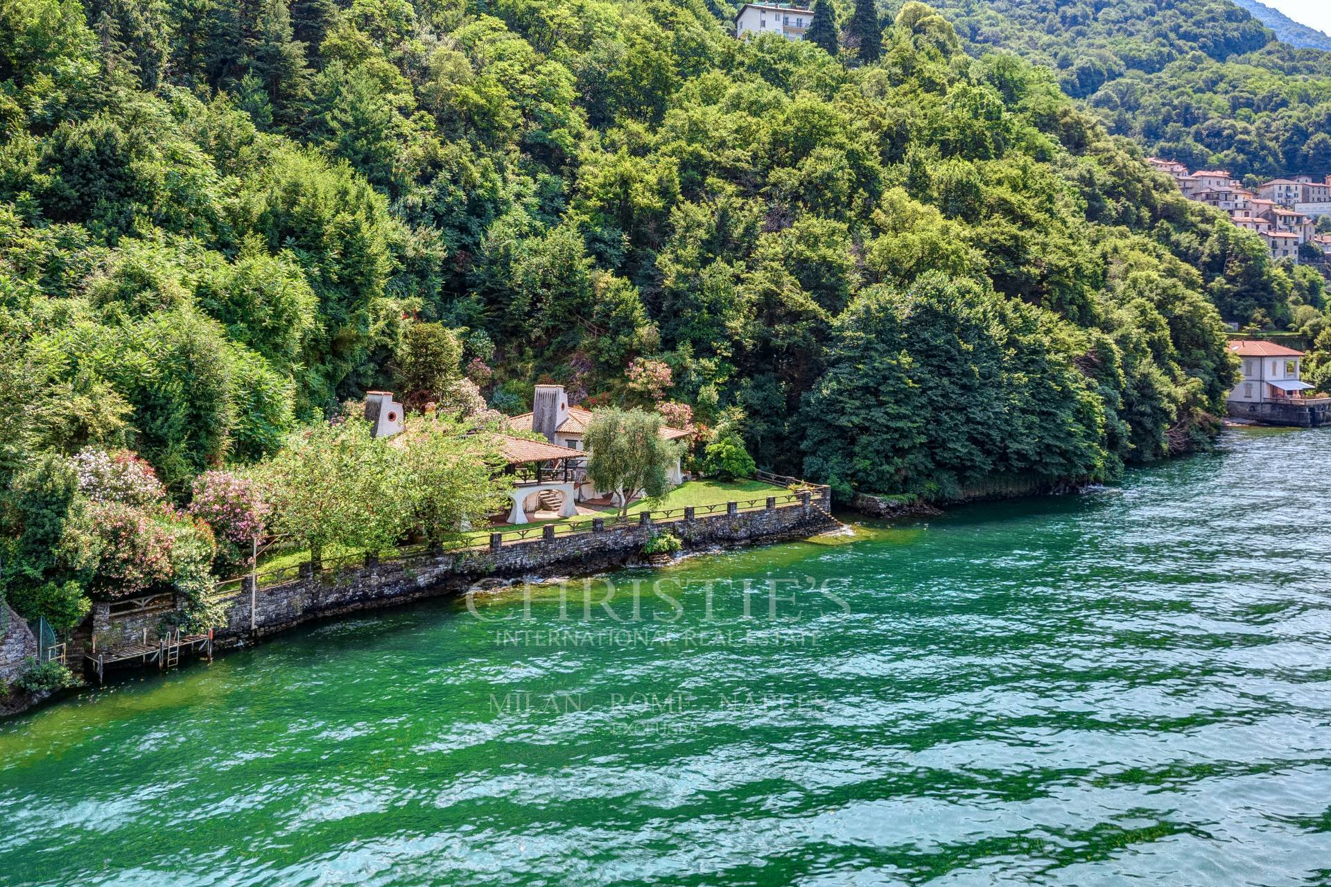 picture of Residences Pied Dans L'eau On Lake Como: Direct Contact With Water