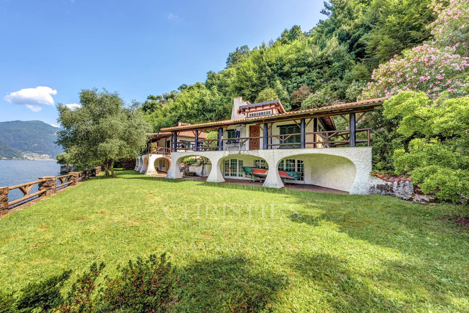 picture of Residences Pied Dans L'eau On Lake Como: Direct Contact With Water