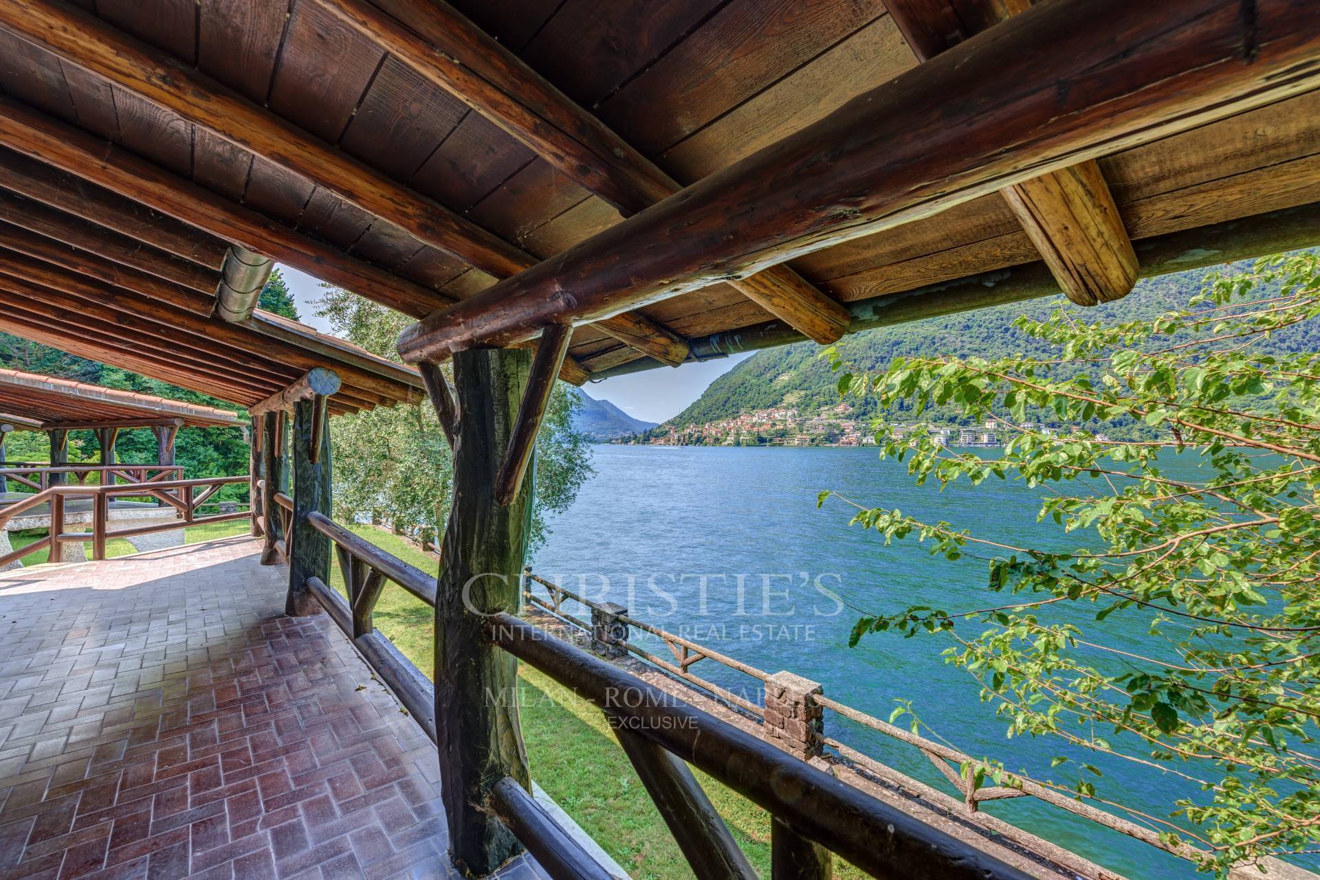 picture of Residences Pied Dans L'eau On Lake Como: Direct Contact With Water