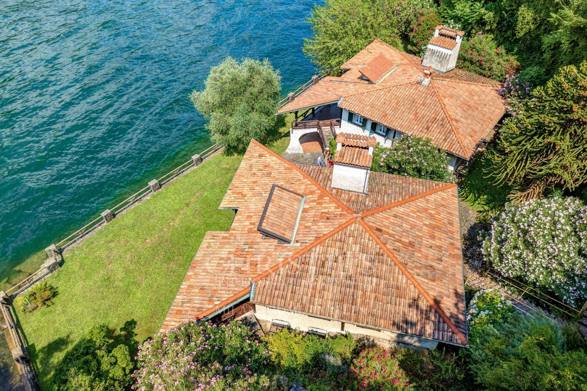 picture of Residences Pied Dans L'eau On Lake Como: Direct Contact With Water