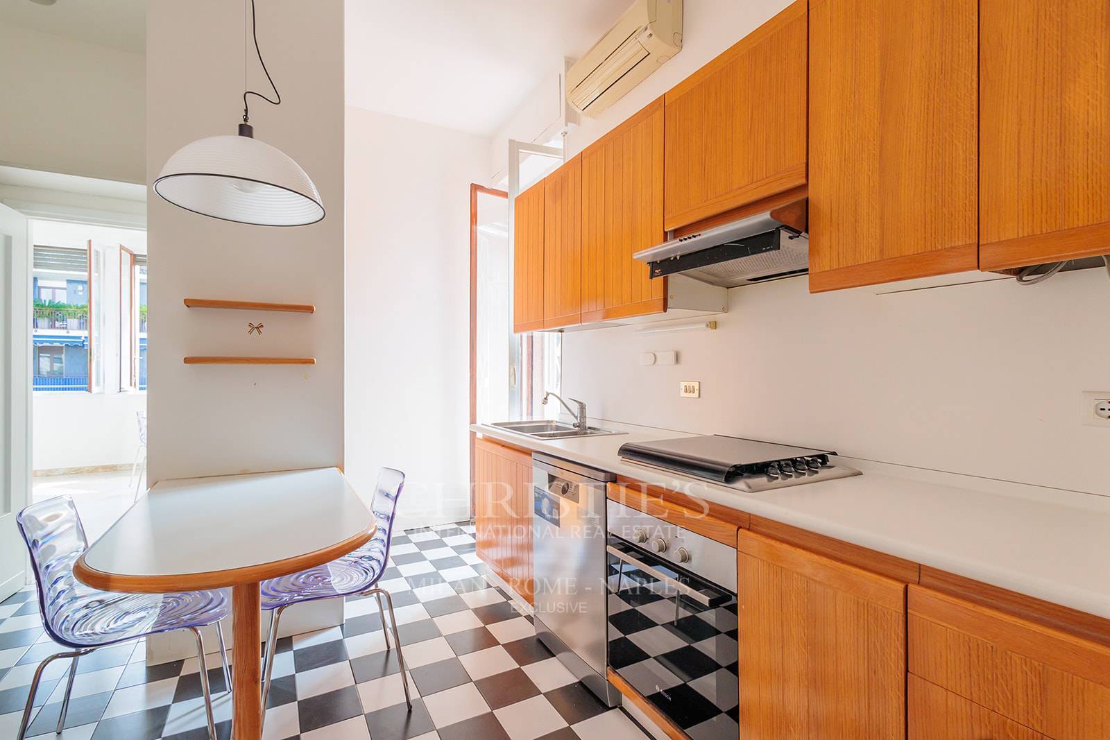 picture of Bright Three-bedroom Apartment In Quadronno District