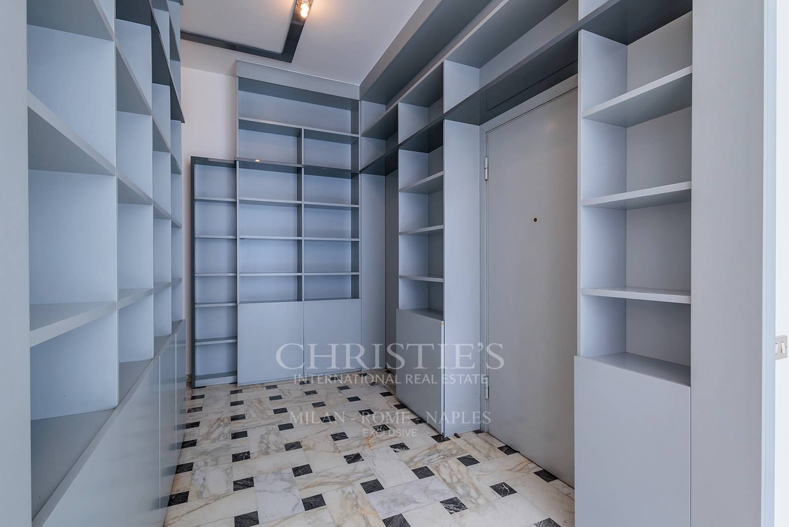 picture of Bright Three-bedroom Apartment In Quadronno District