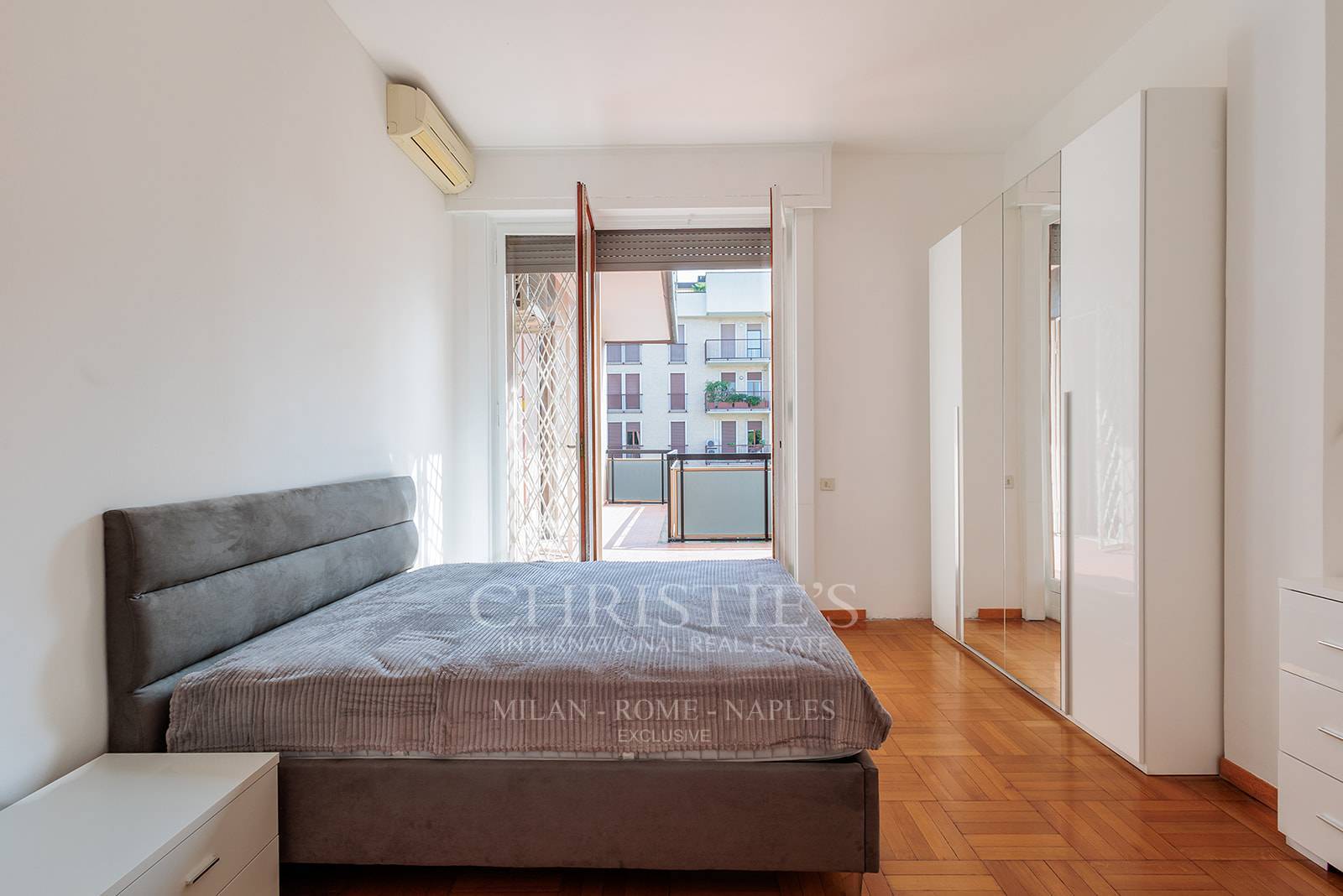 picture of Bright Three-bedroom Apartment In Quadronno District