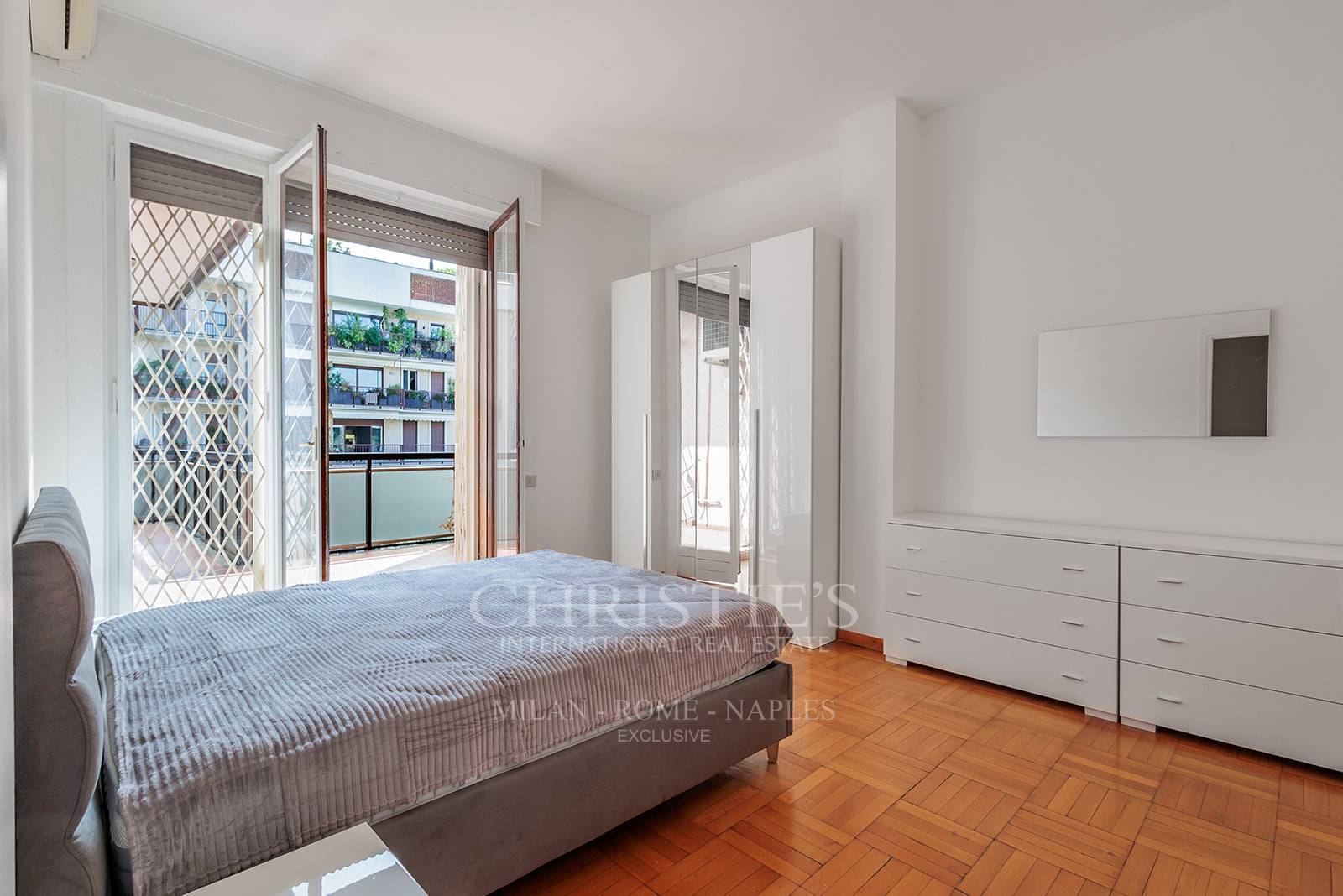 picture of Bright Three-bedroom Apartment In Quadronno District