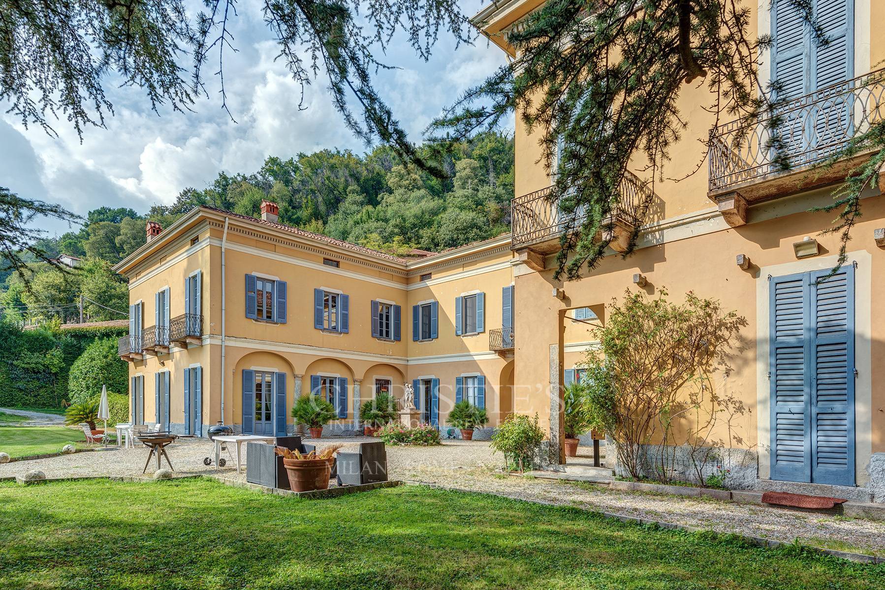 picture of Elegant Neoclassical Villa With Park, Swimming Pool And Period Frescoes