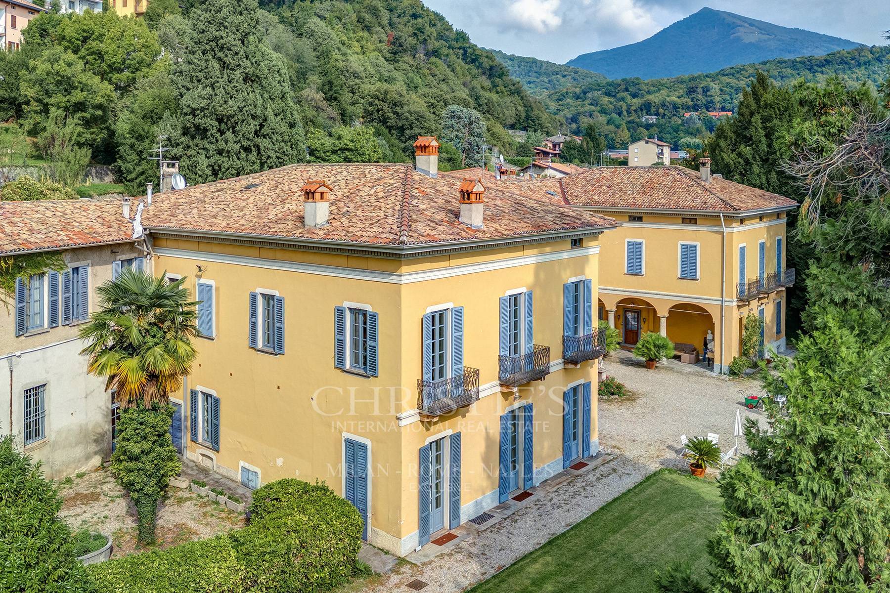 picture of Elegant Neoclassical Villa With Park, Swimming Pool And Period Frescoes