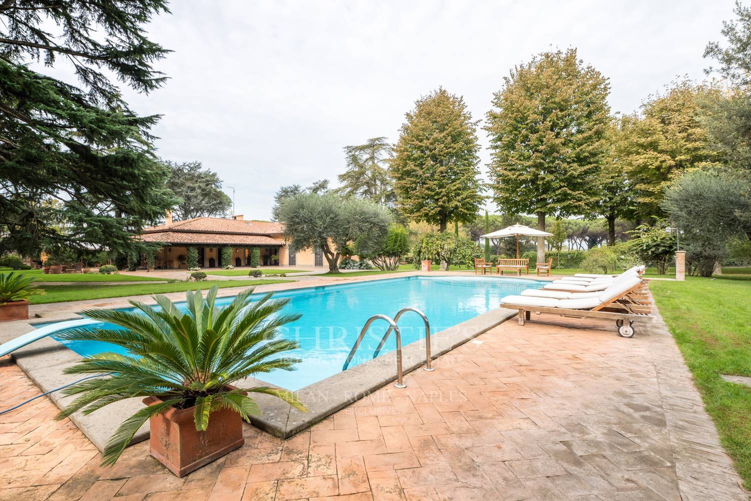 picture of Splendid Villa With Park And Swimming Pool