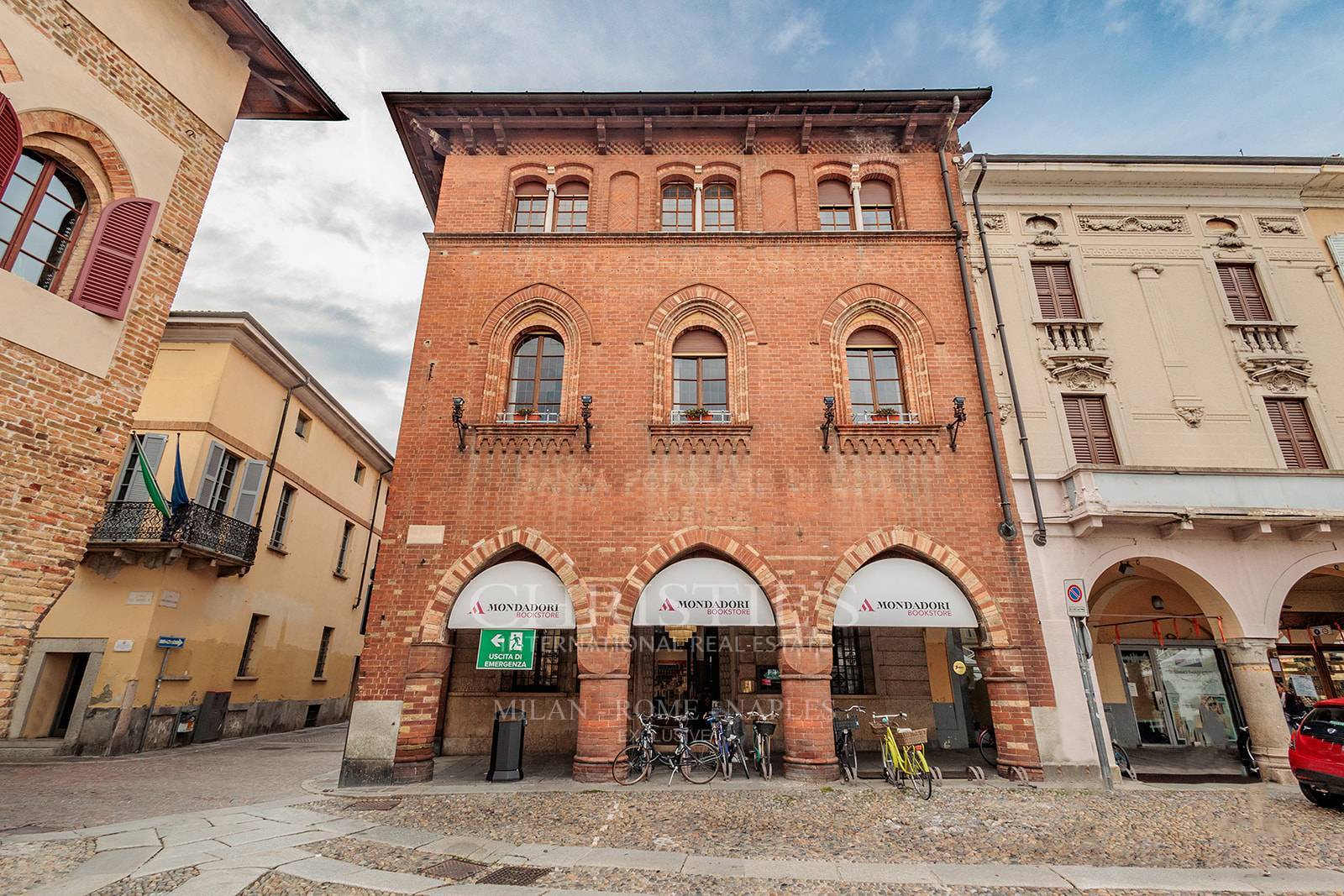 picture of Historic Building In Piazza Della Vittoria, Lodi