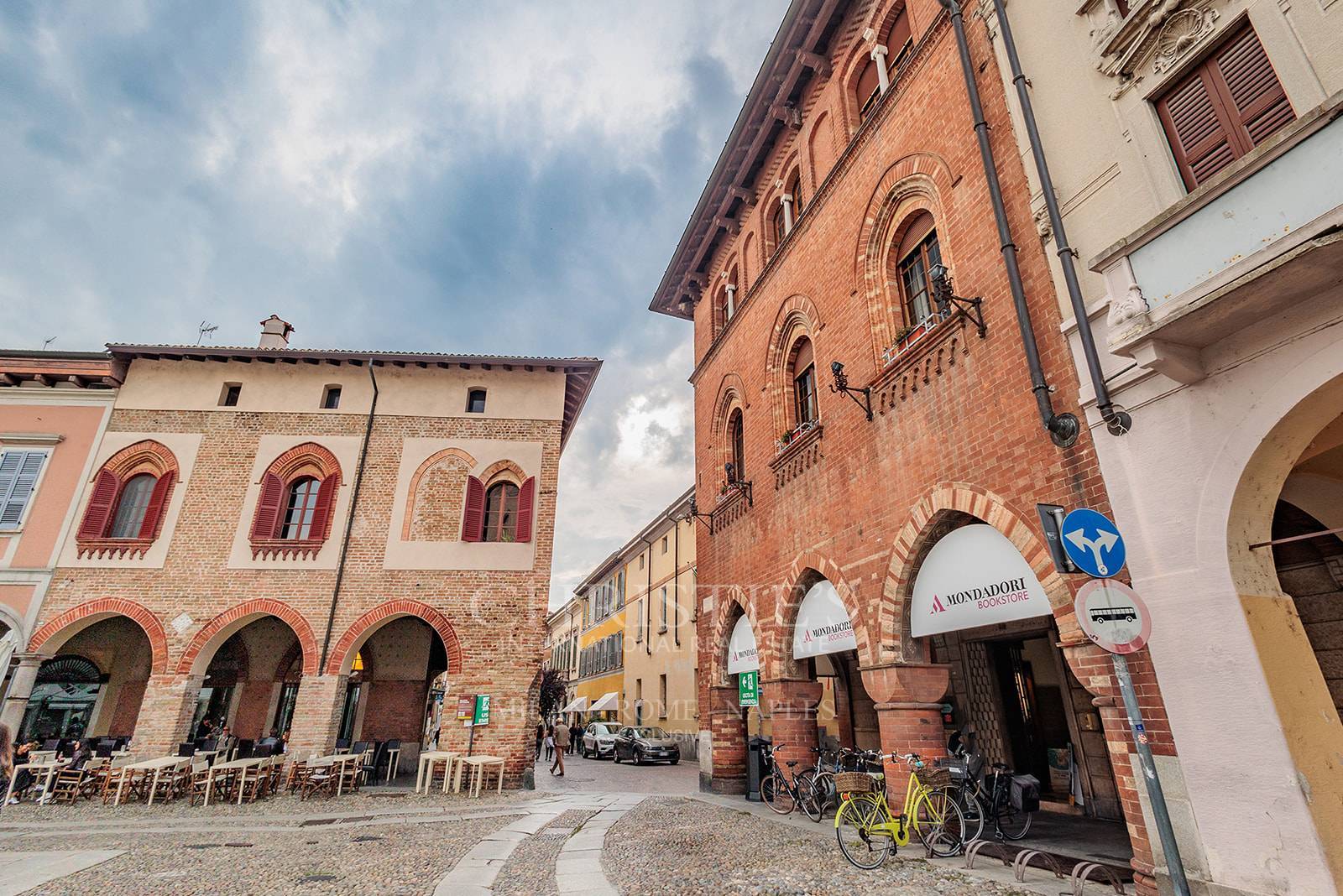 picture of Historic Building In Piazza Della Vittoria, Lodi