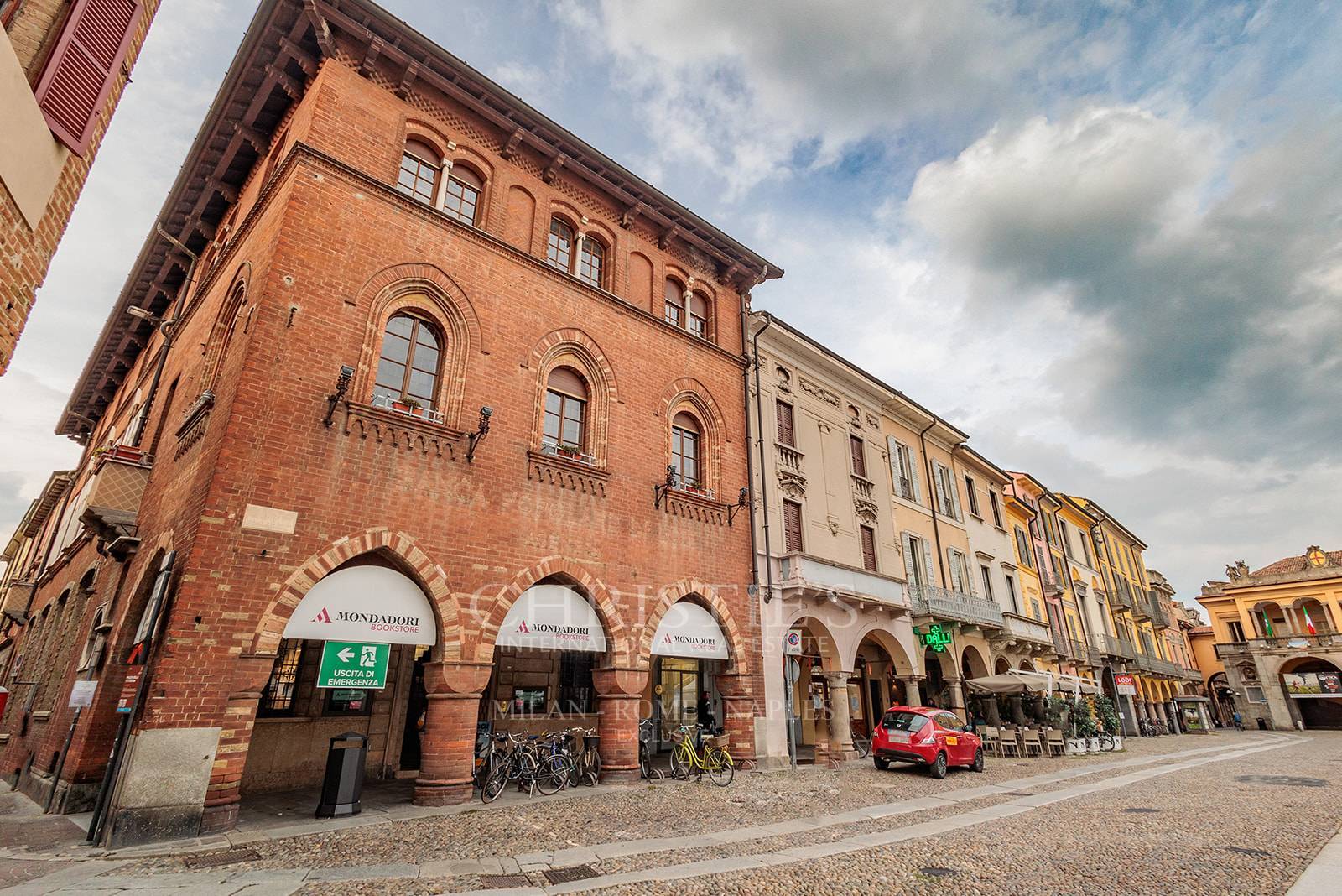 picture of Historic Building In Piazza Della Vittoria, Lodi