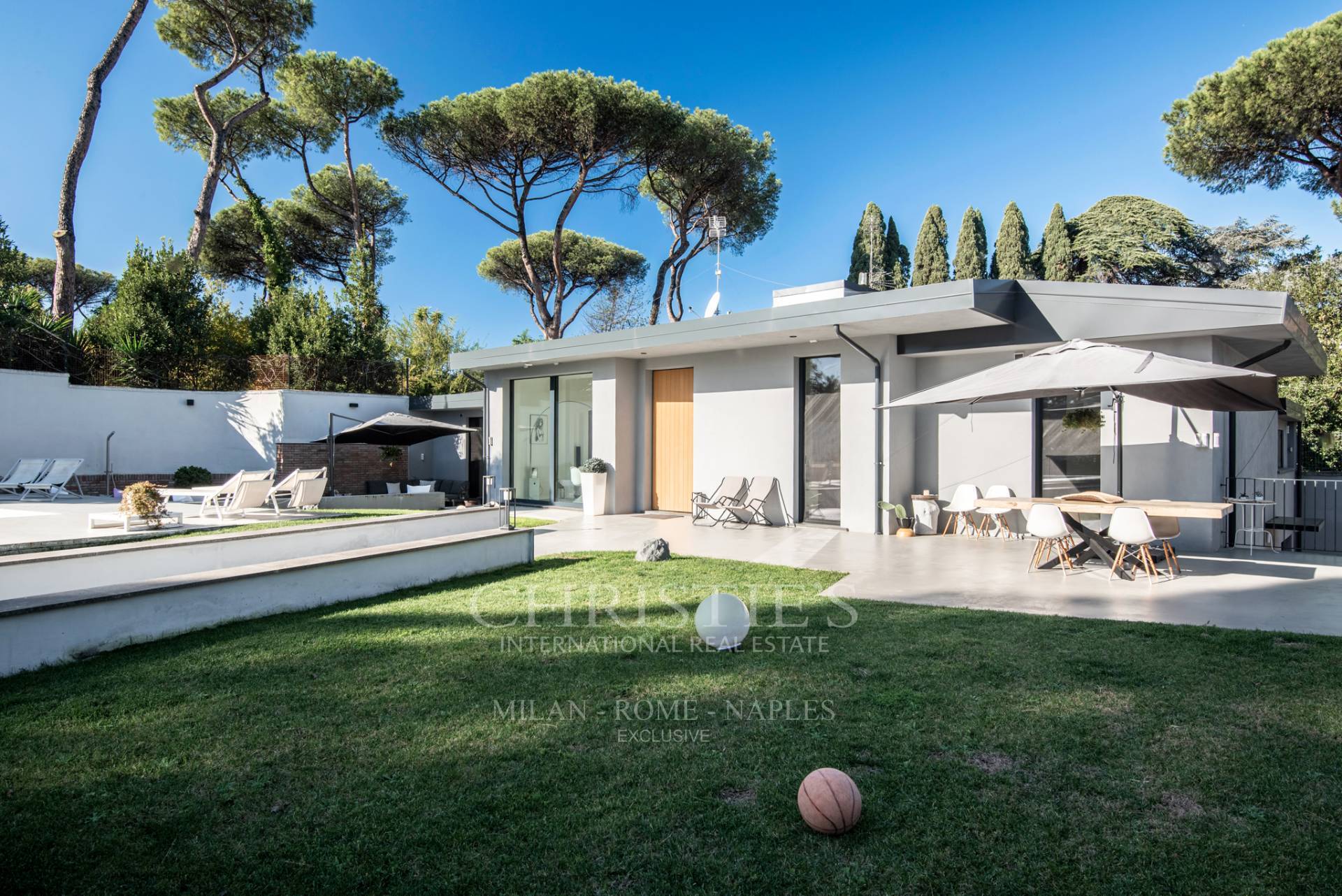 picture of Splendid Detached Villa With Swimming Pool