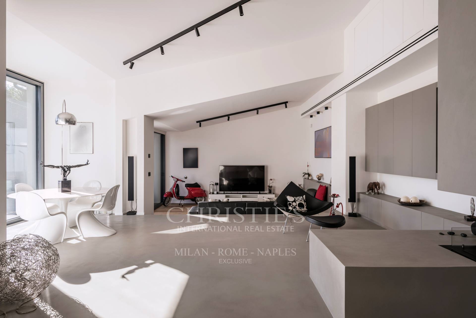 picture of Splendid Detached Villa With Swimming Pool