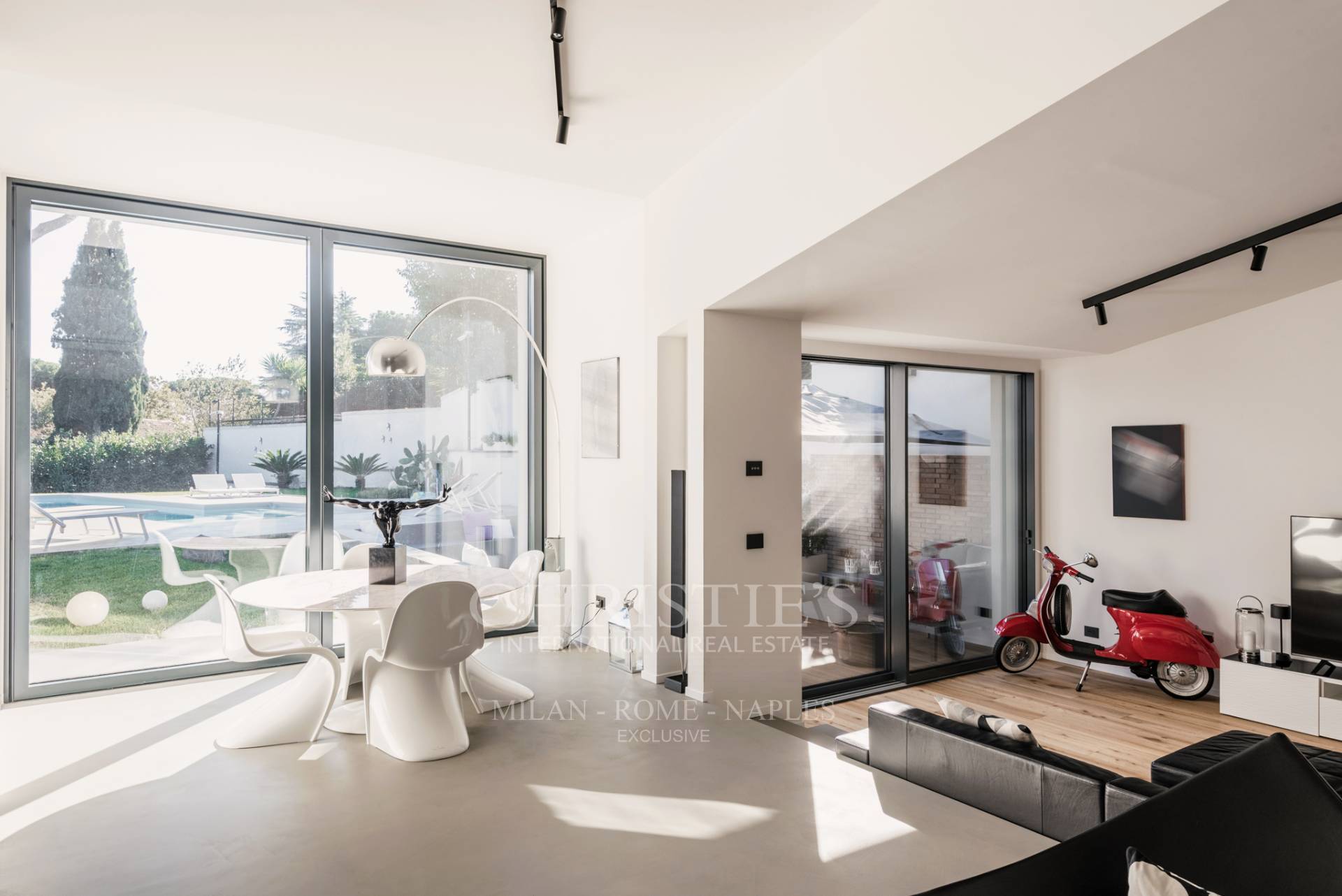 picture of Splendid Detached Villa With Swimming Pool