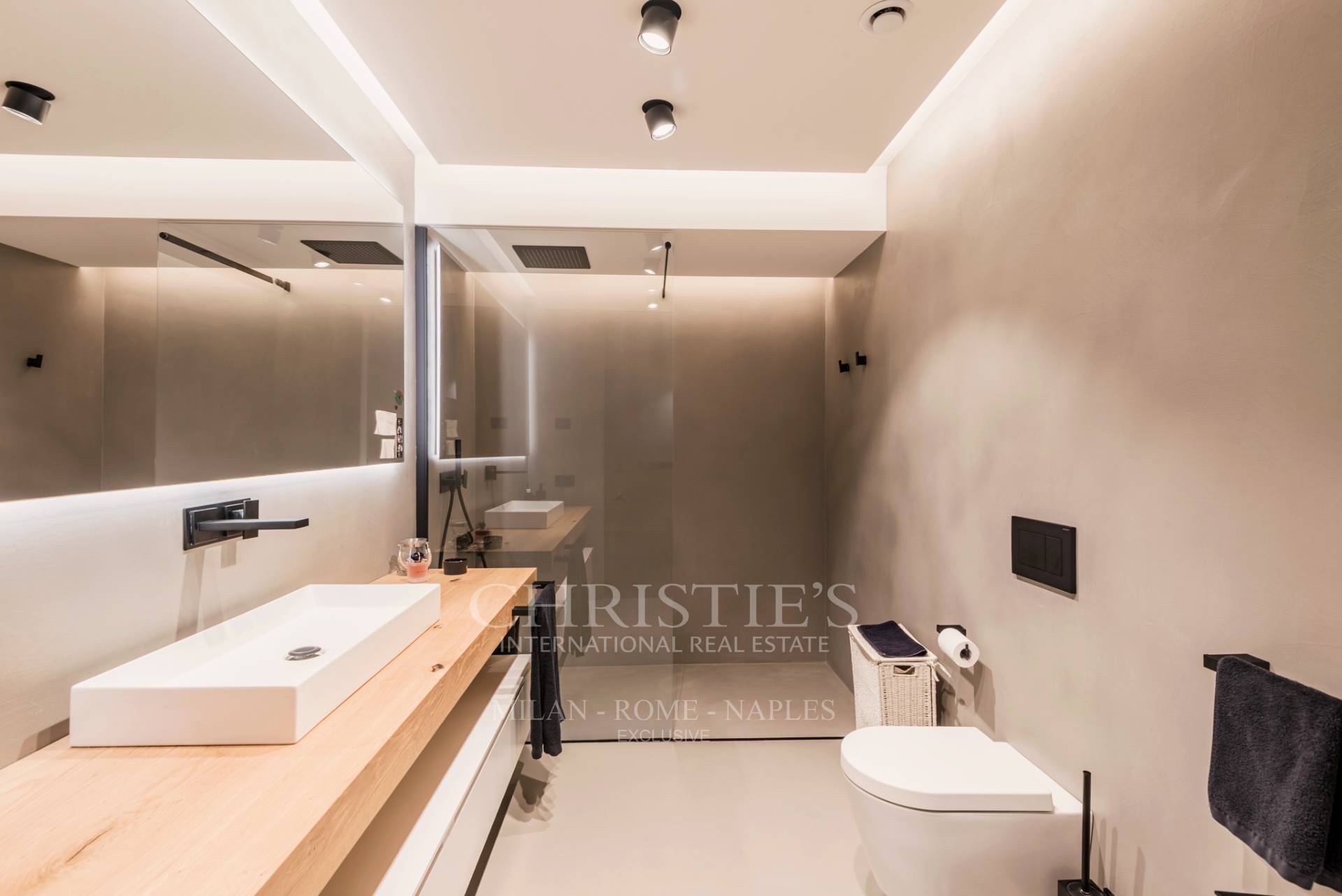 picture of Splendid Detached Villa With Swimming Pool