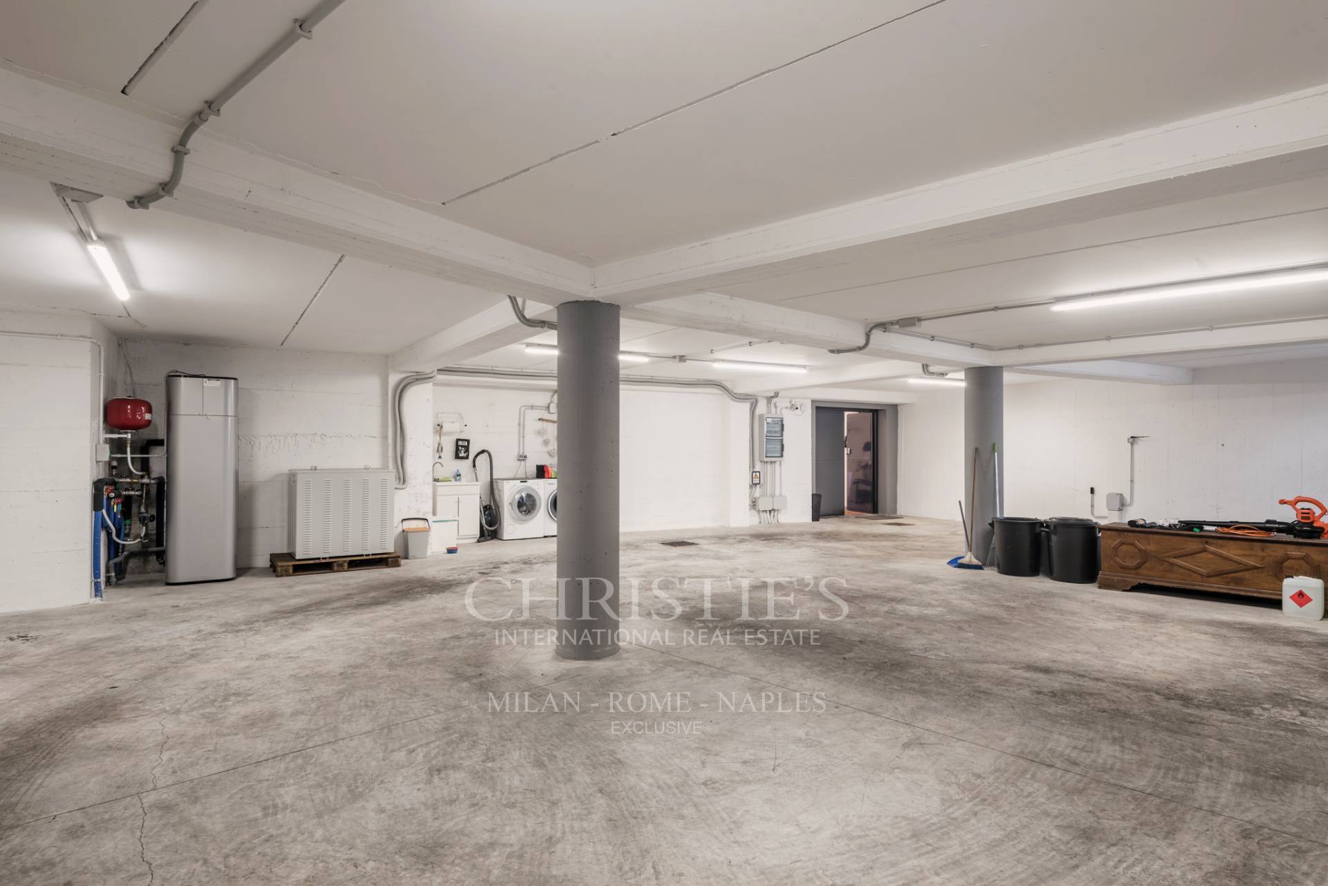 picture of Splendid Detached Villa With Swimming Pool