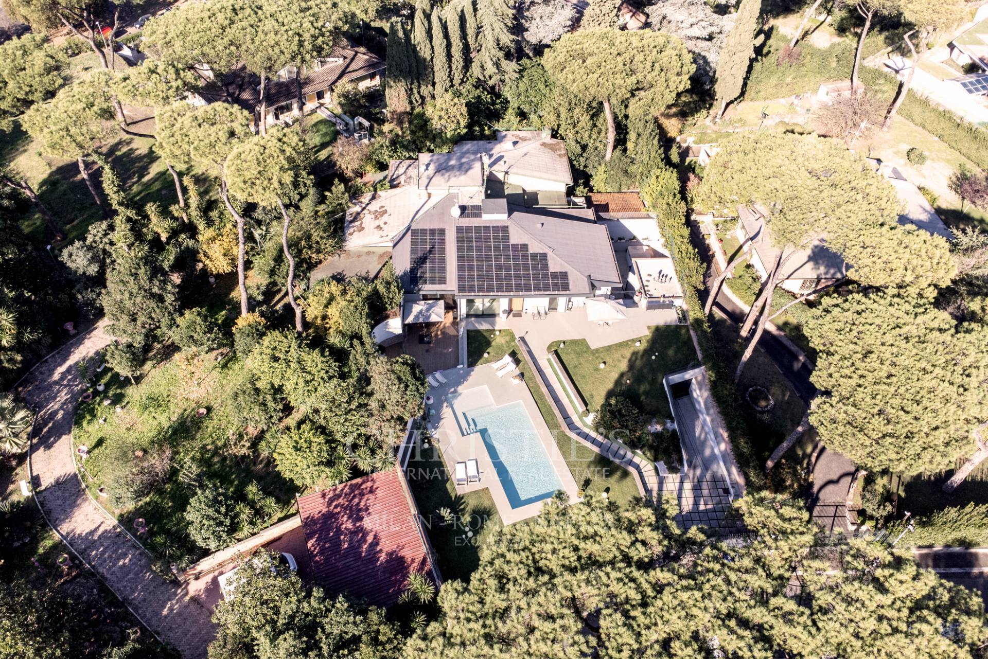 picture of Splendid Detached Villa With Swimming Pool