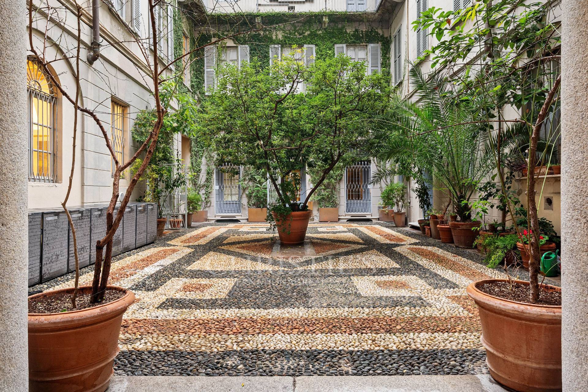 picture of Elegant Three-room Apartment In The Historic Heart Of Milan - Cinque Vie