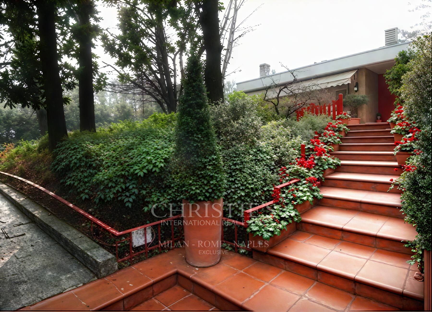 picture of Prestigious Villa To Be Renovated With Swimming Pool And Extraordinary Potential - San Siro Area